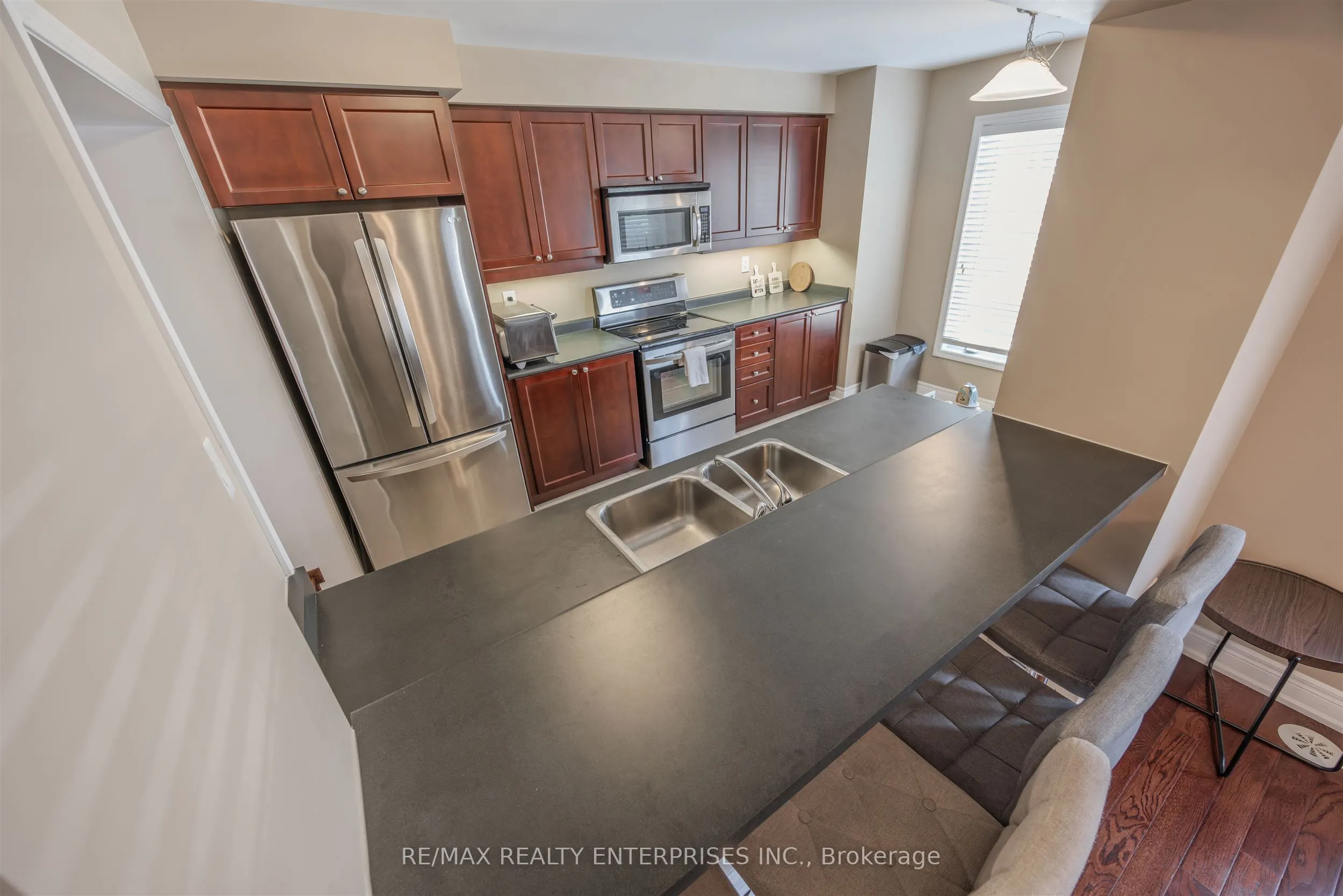 568 Attenborough Terrace