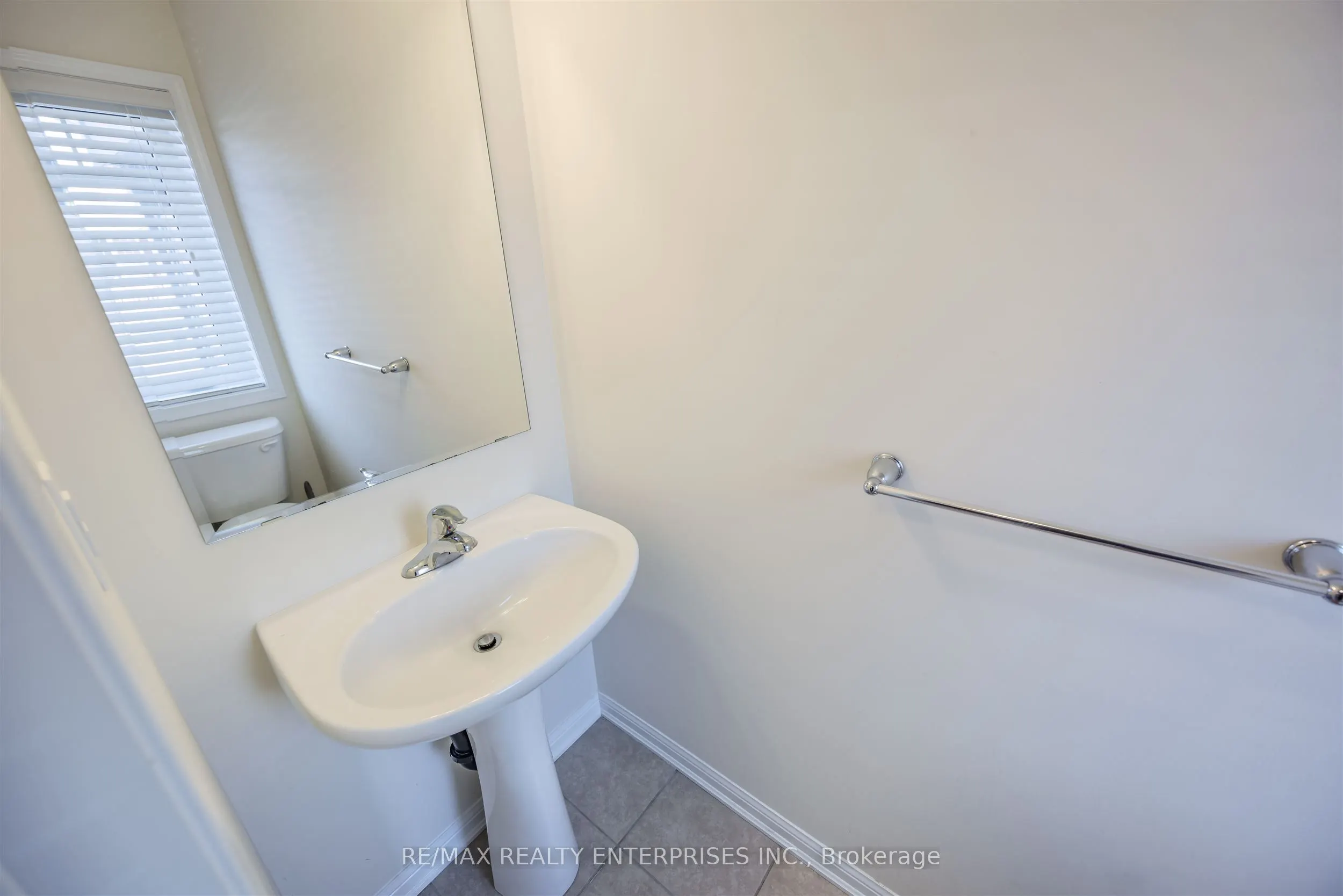 568 Attenborough Terrace