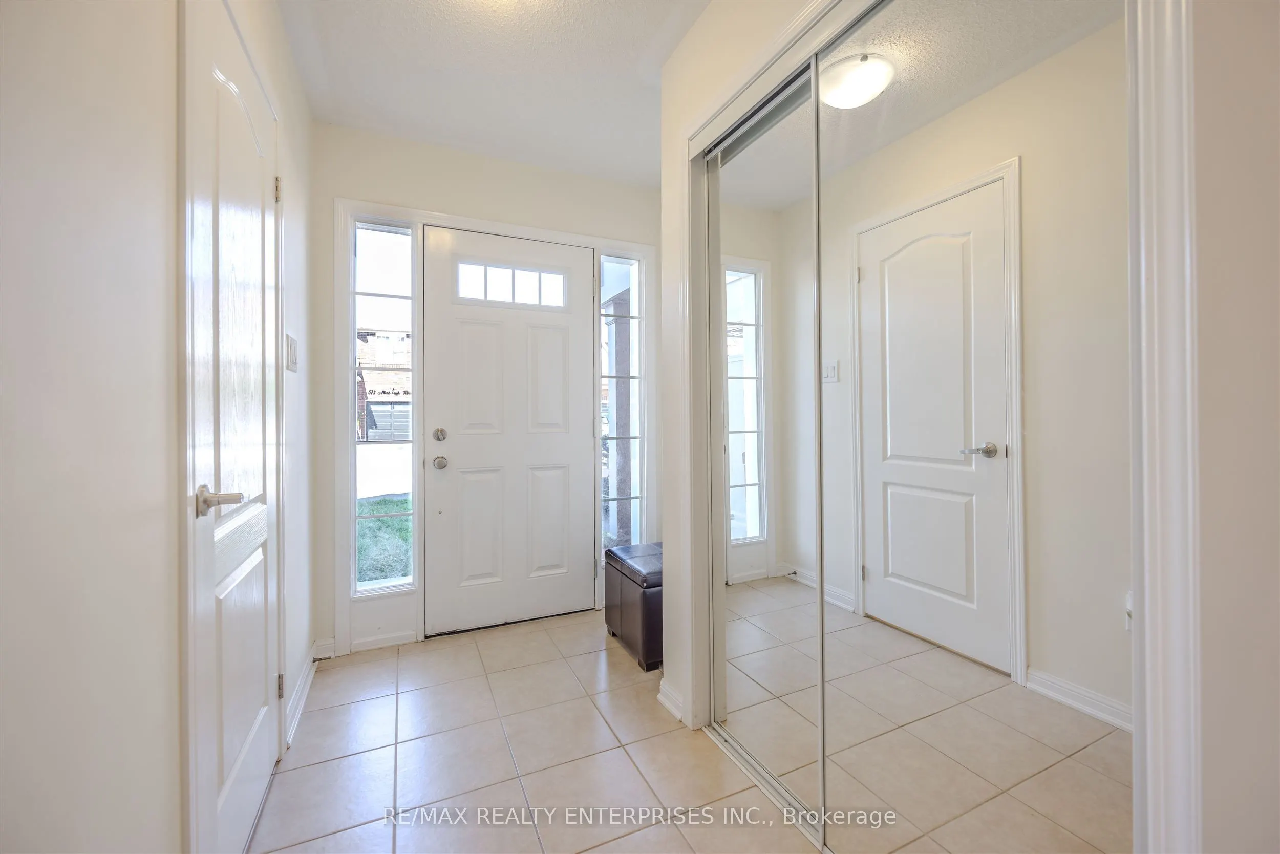 568 Attenborough Terrace
