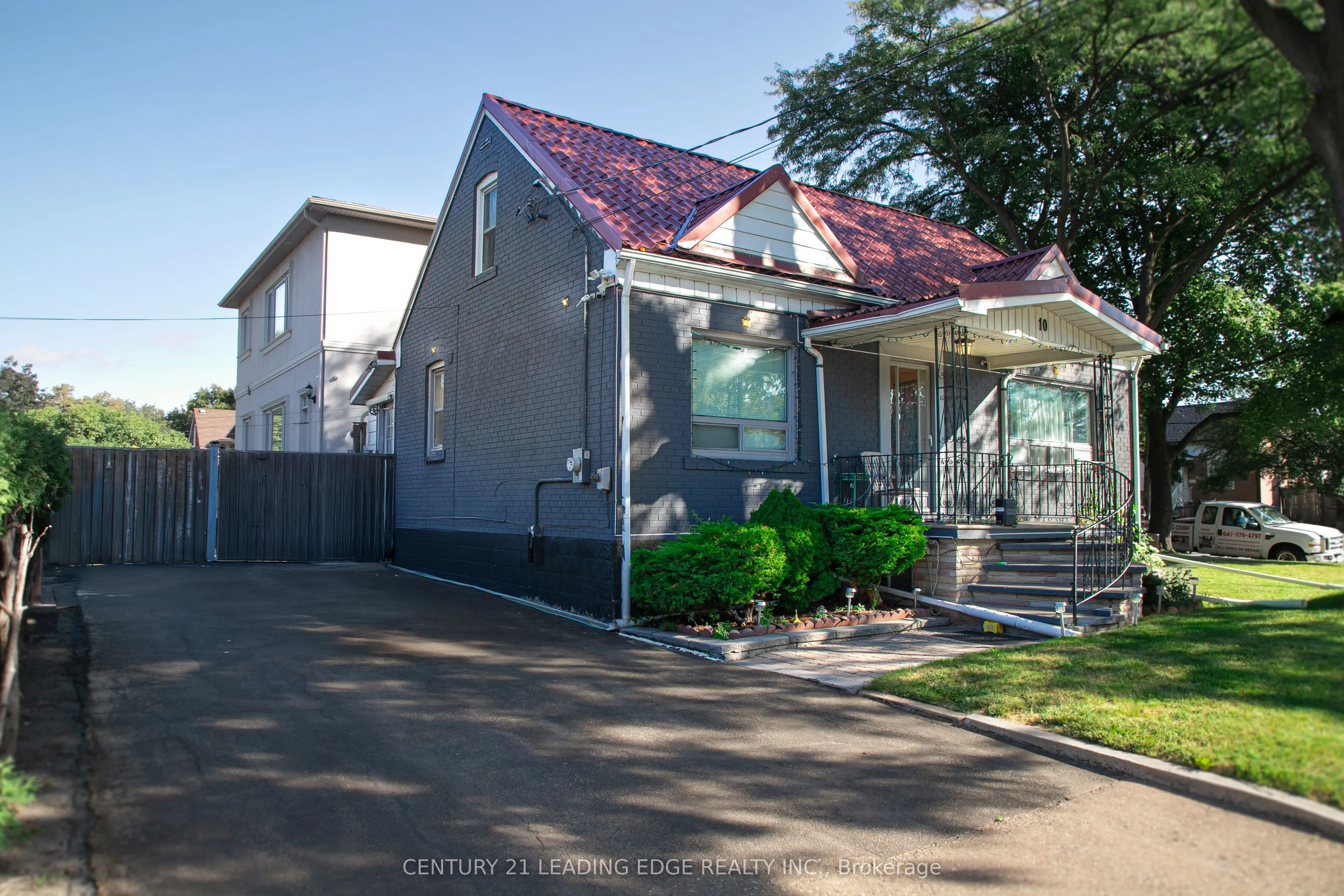 10 Yvonne Avenue
