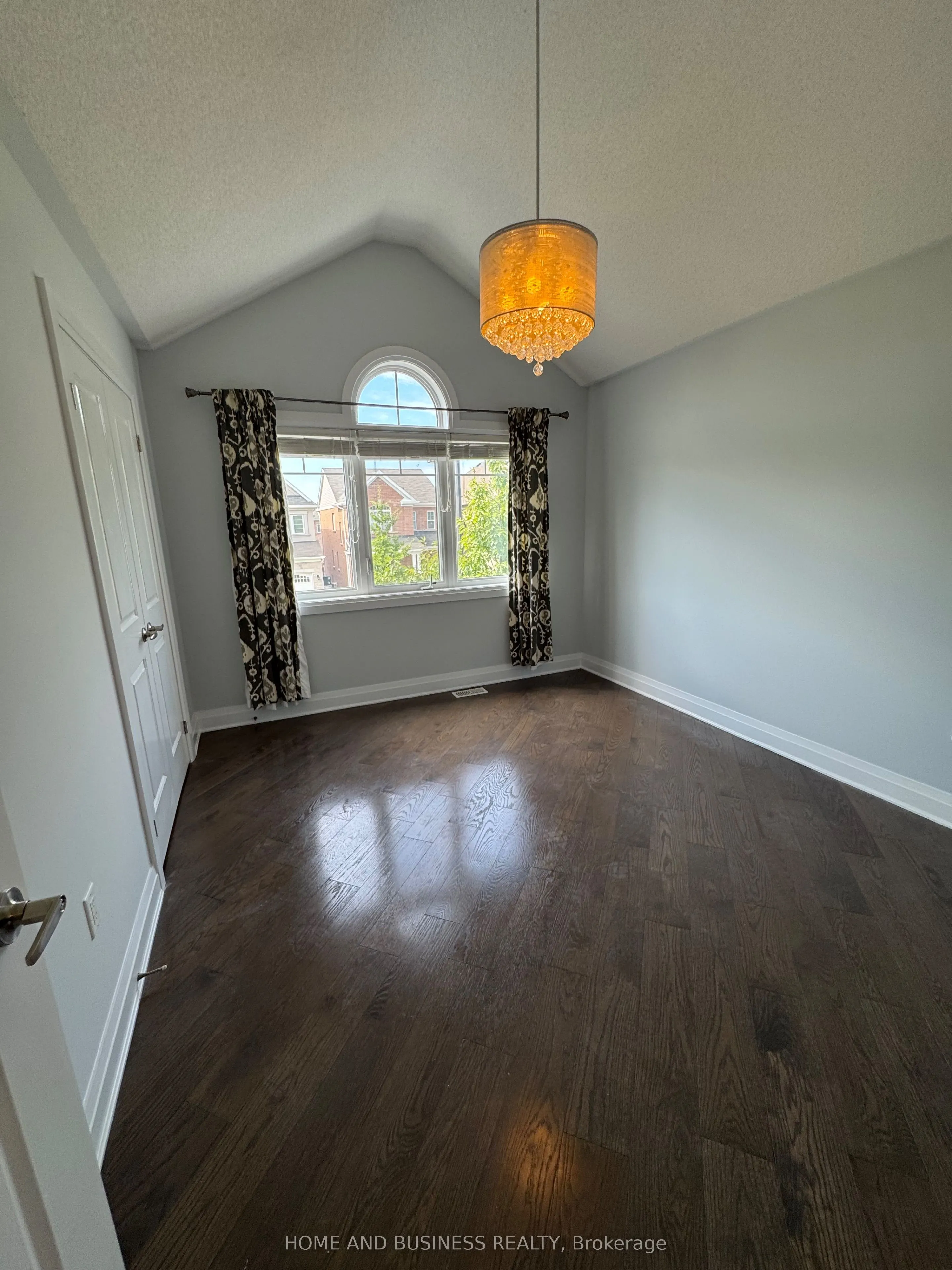 939 PENSON Crescent