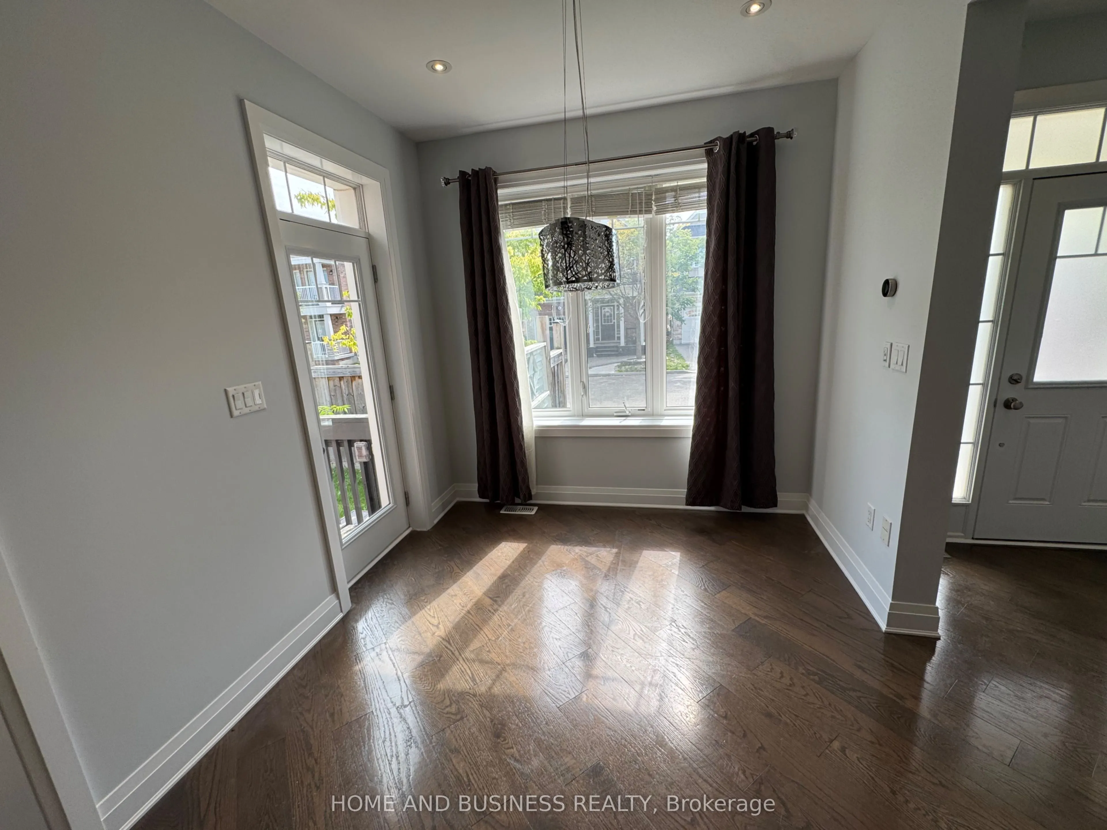 939 PENSON Crescent