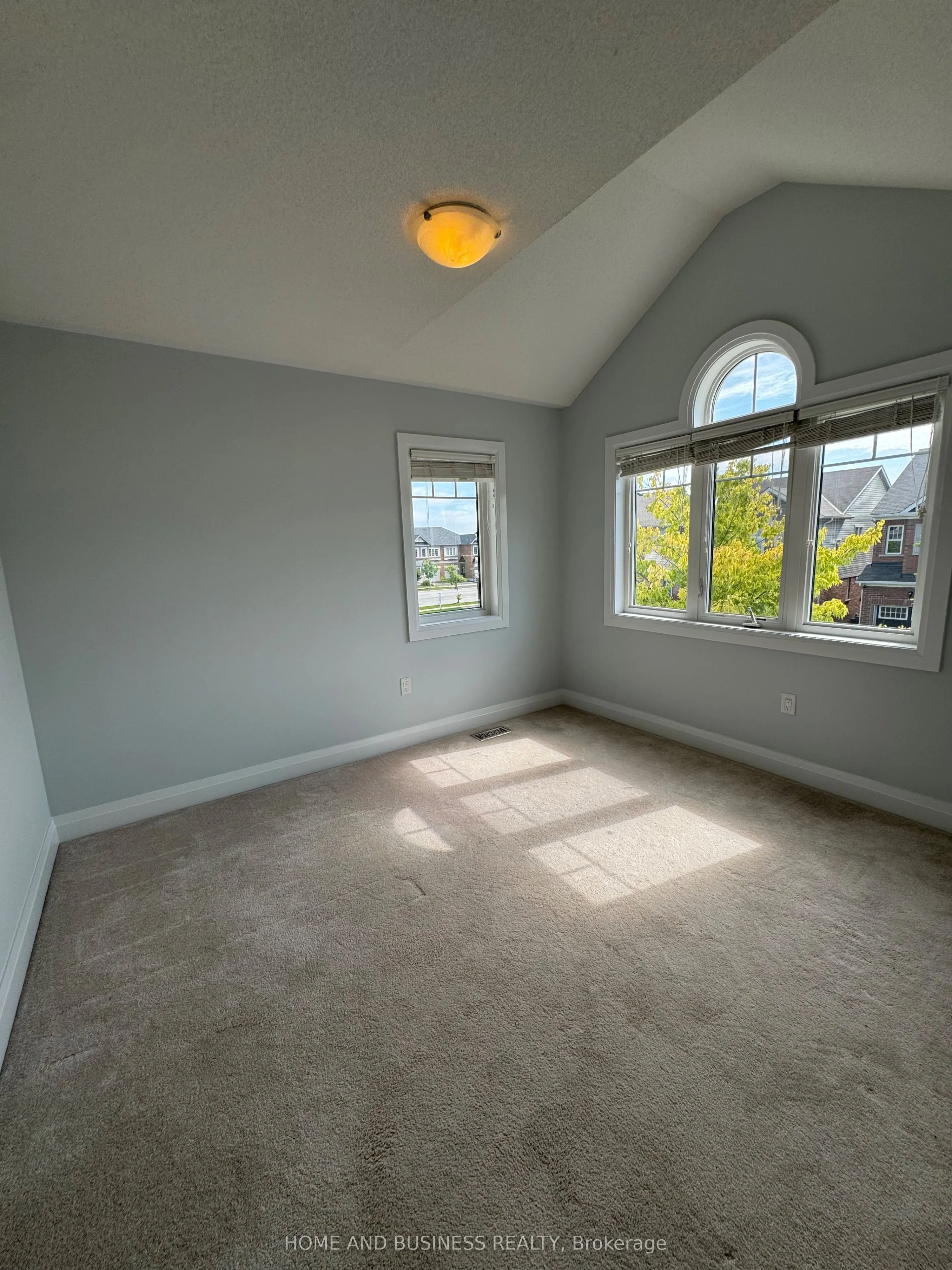 939 PENSON Crescent