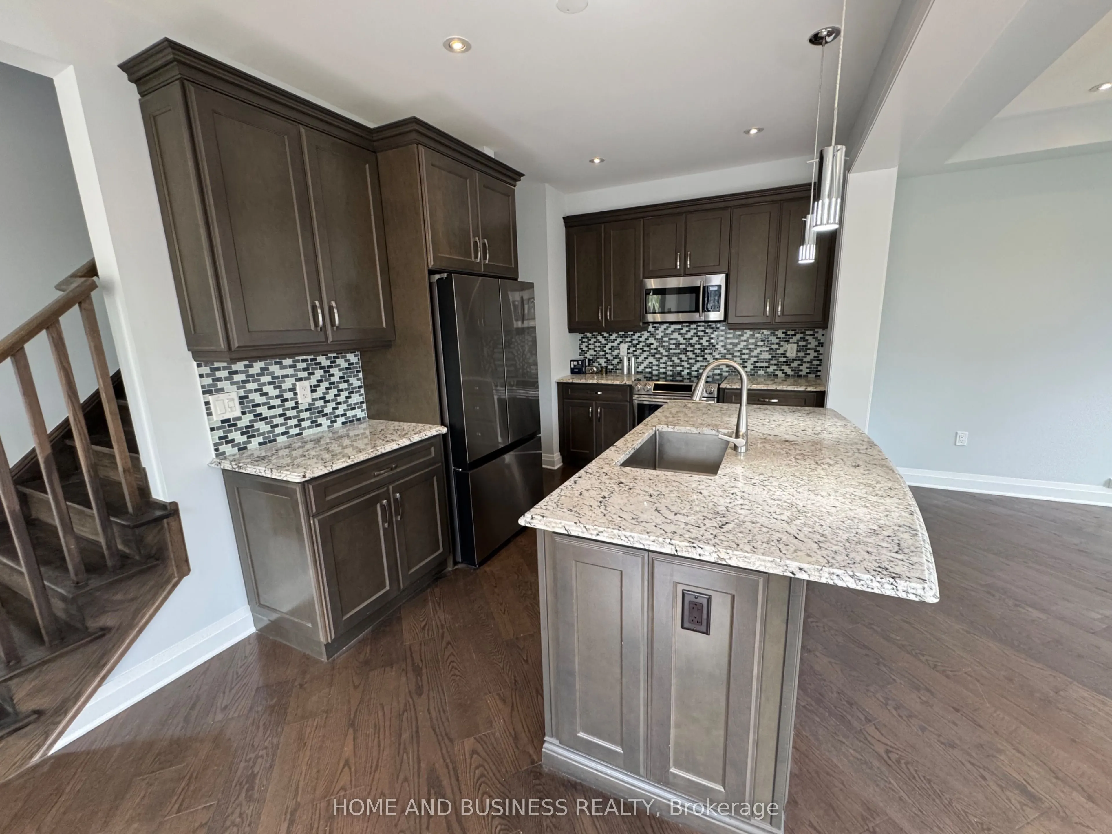 939 PENSON Crescent