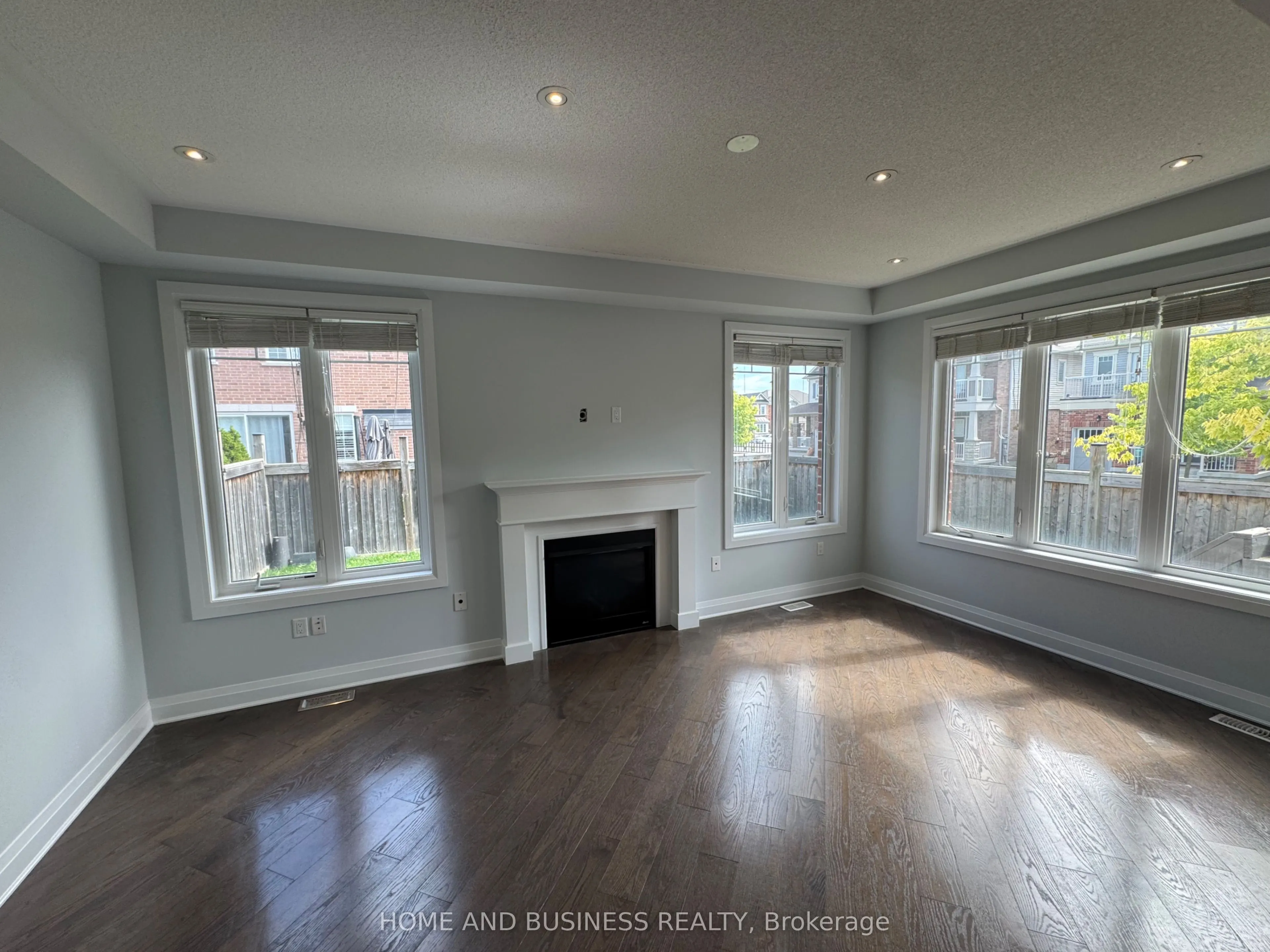 939 PENSON Crescent