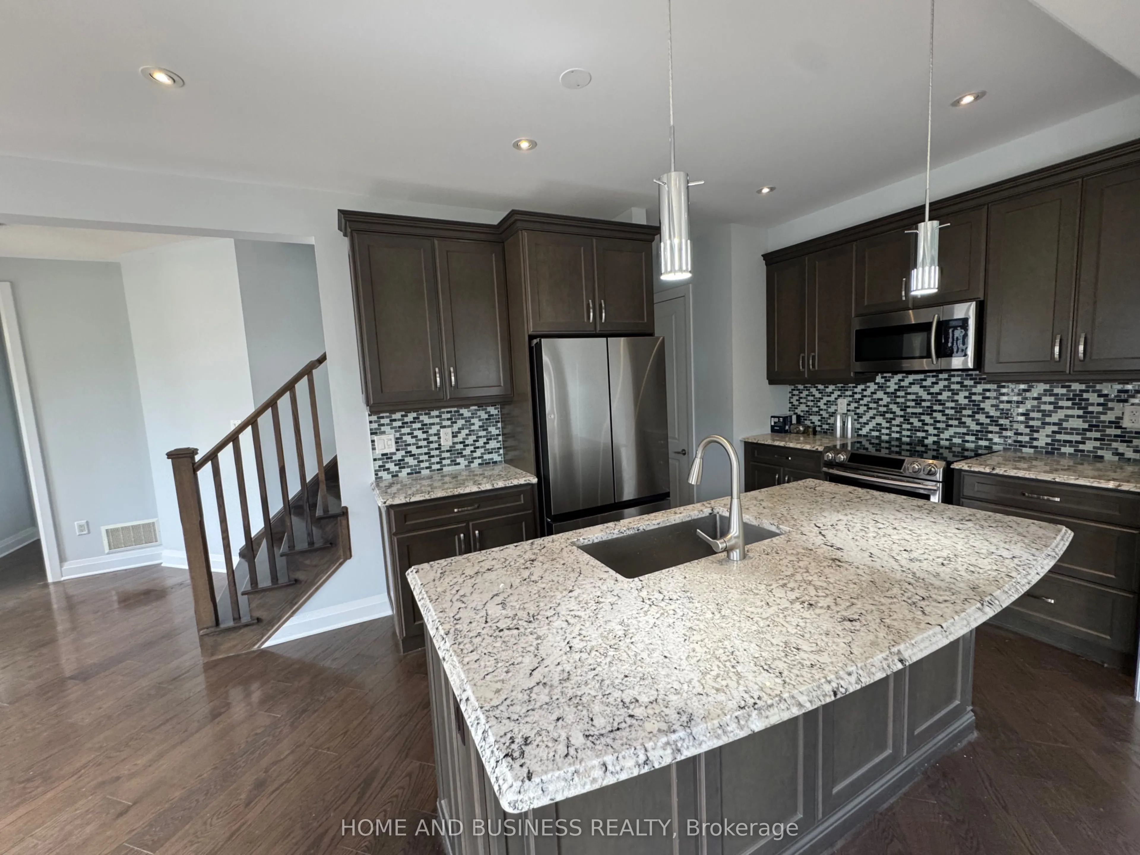 939 PENSON Crescent