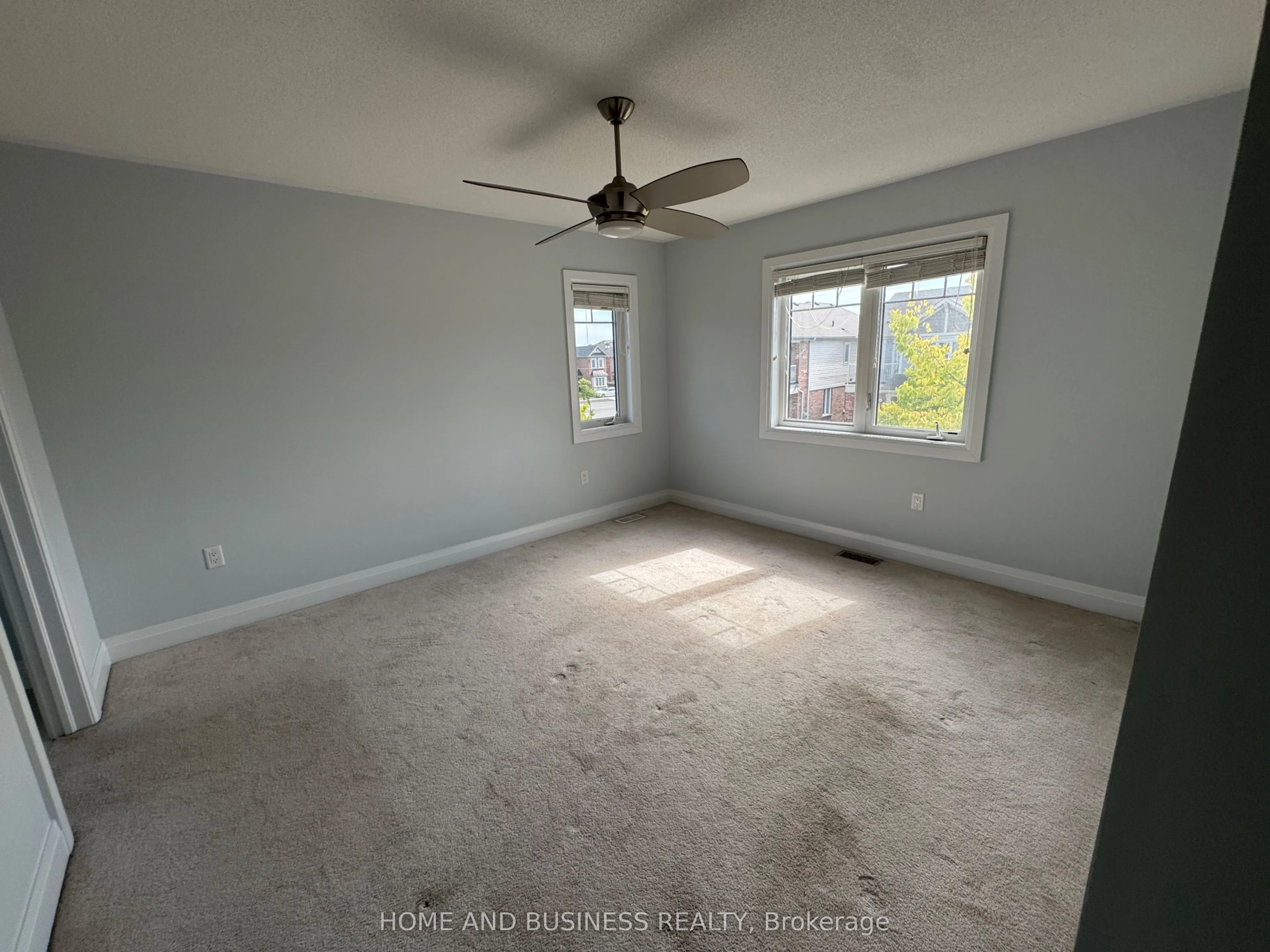 939 PENSON Crescent