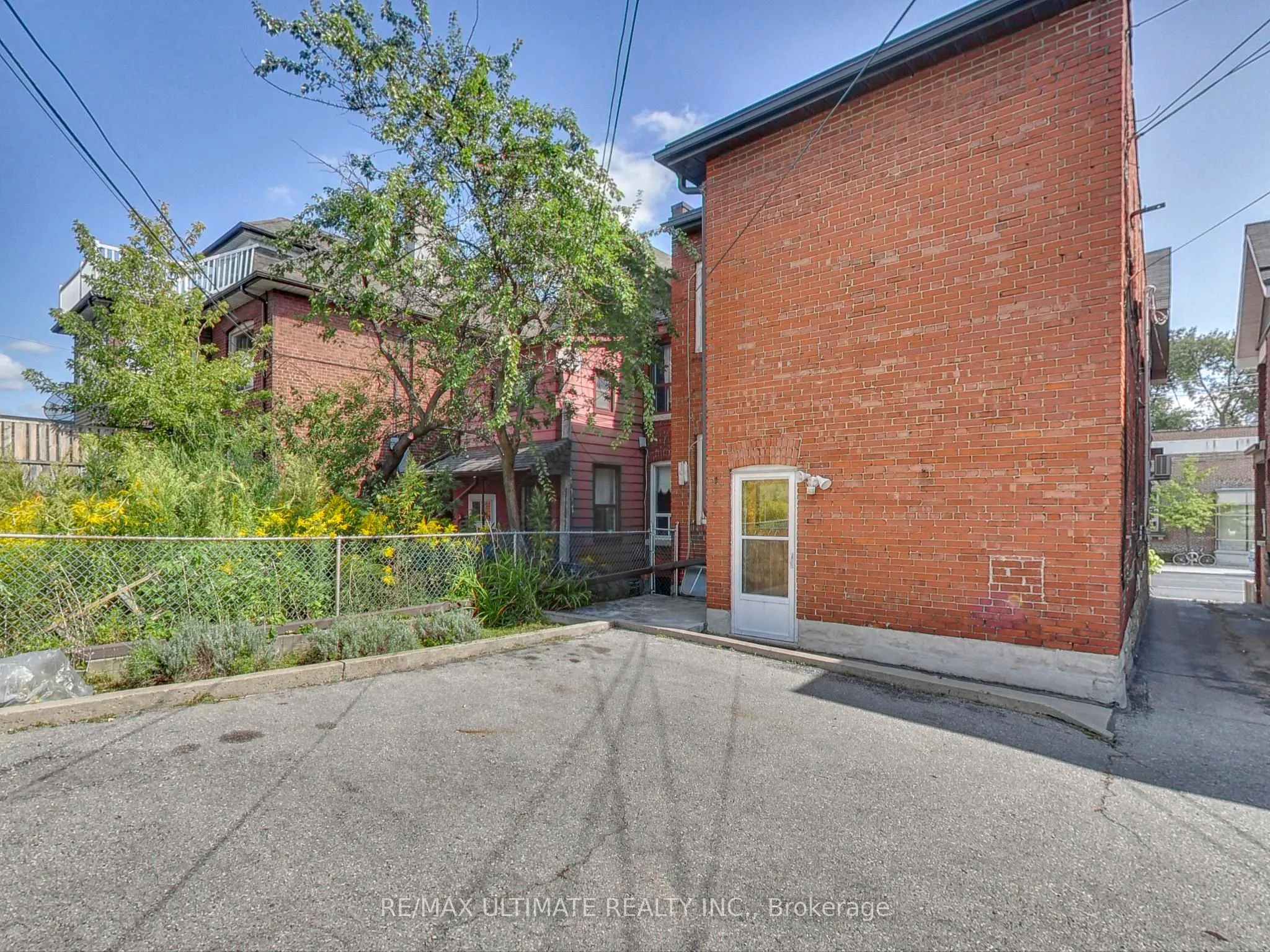 1654 Dufferin Street