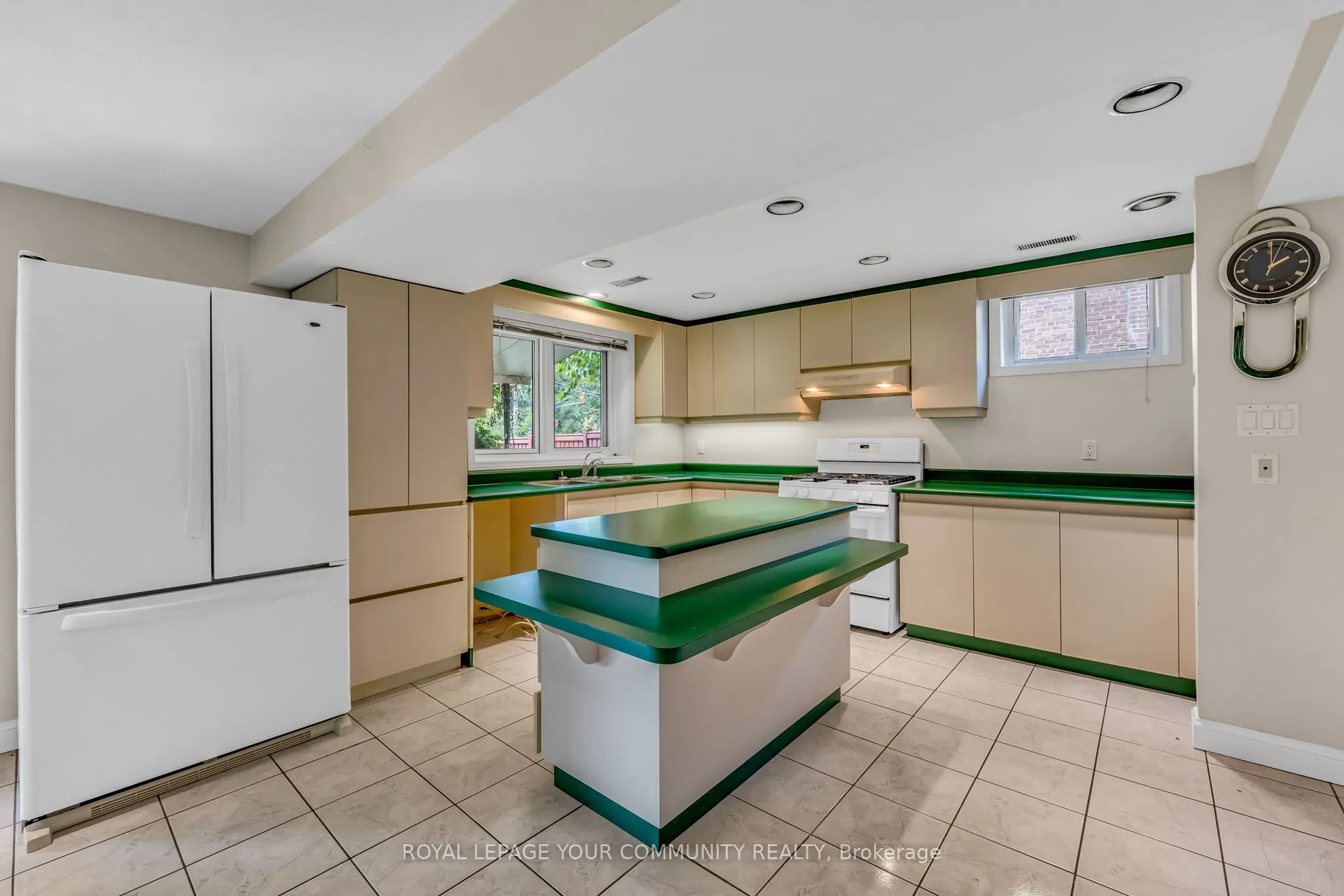 6 Hentob Court