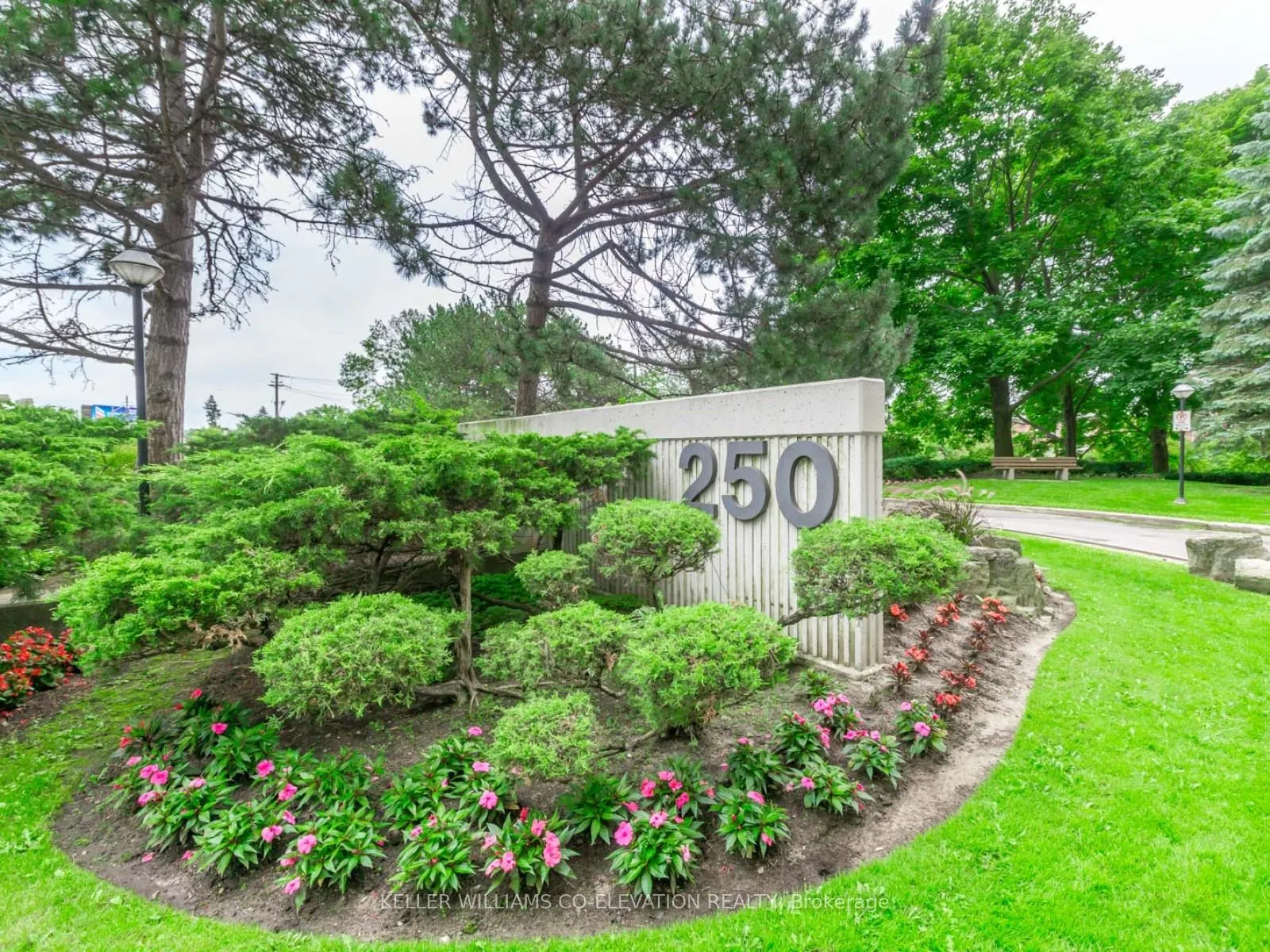 250 Scarlett Road, #2009