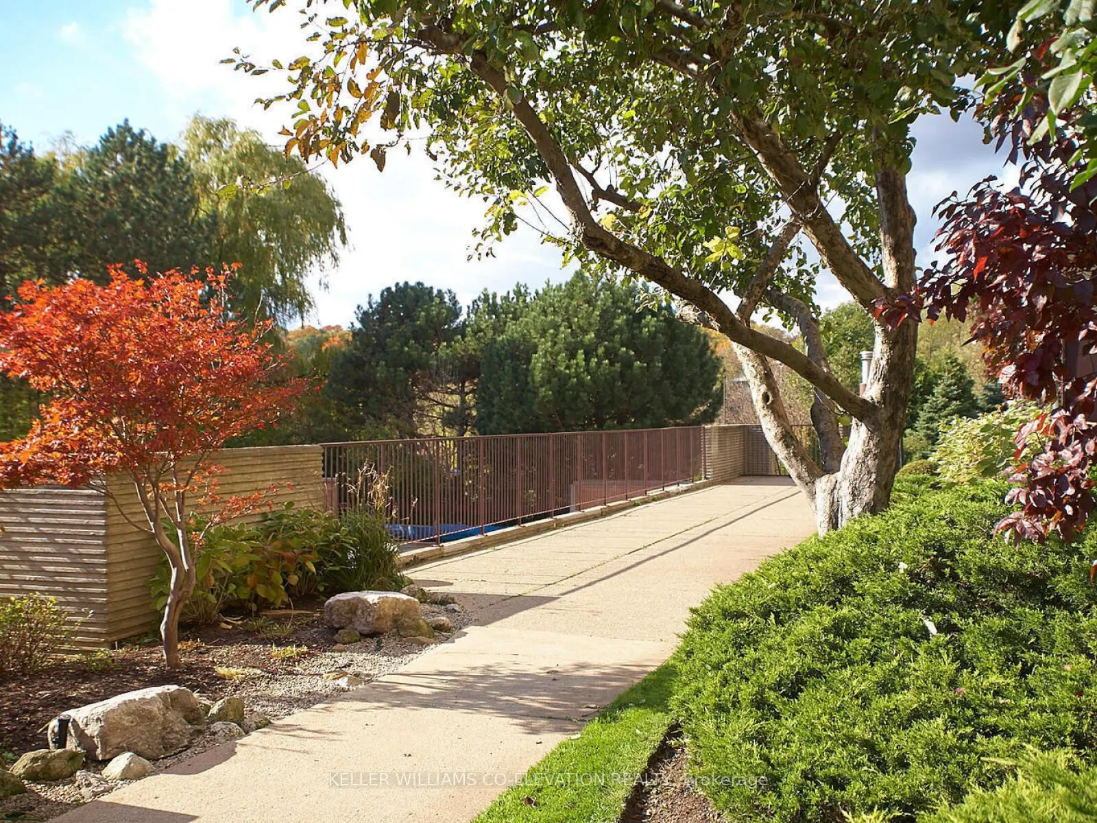 250 Scarlett Road, #2009