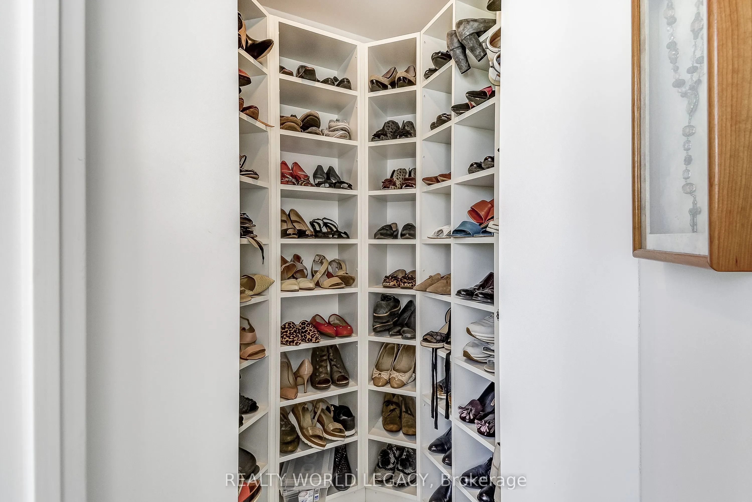 1237 North Shore Boulevard E, #906