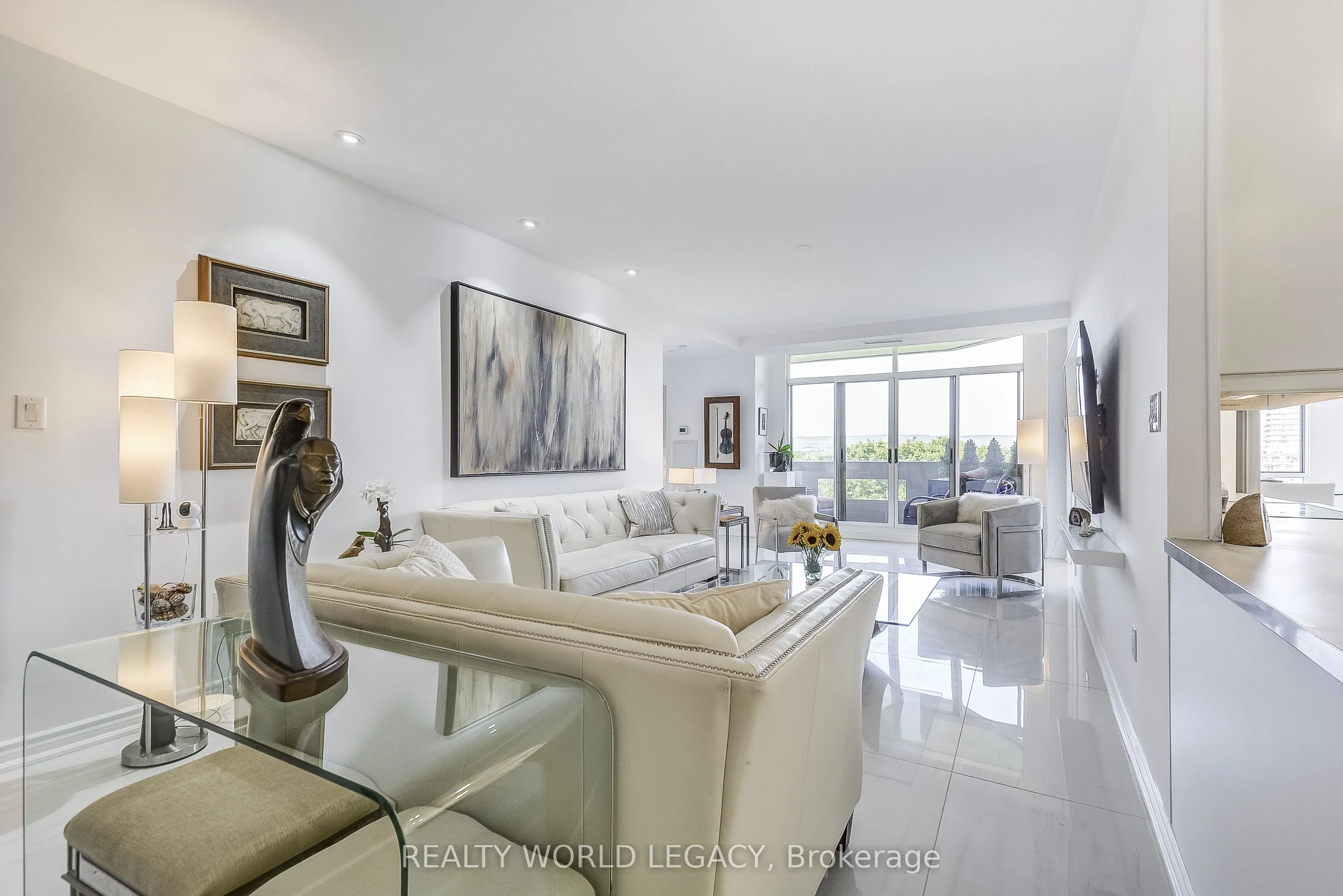 1237 North Shore Boulevard E, #906