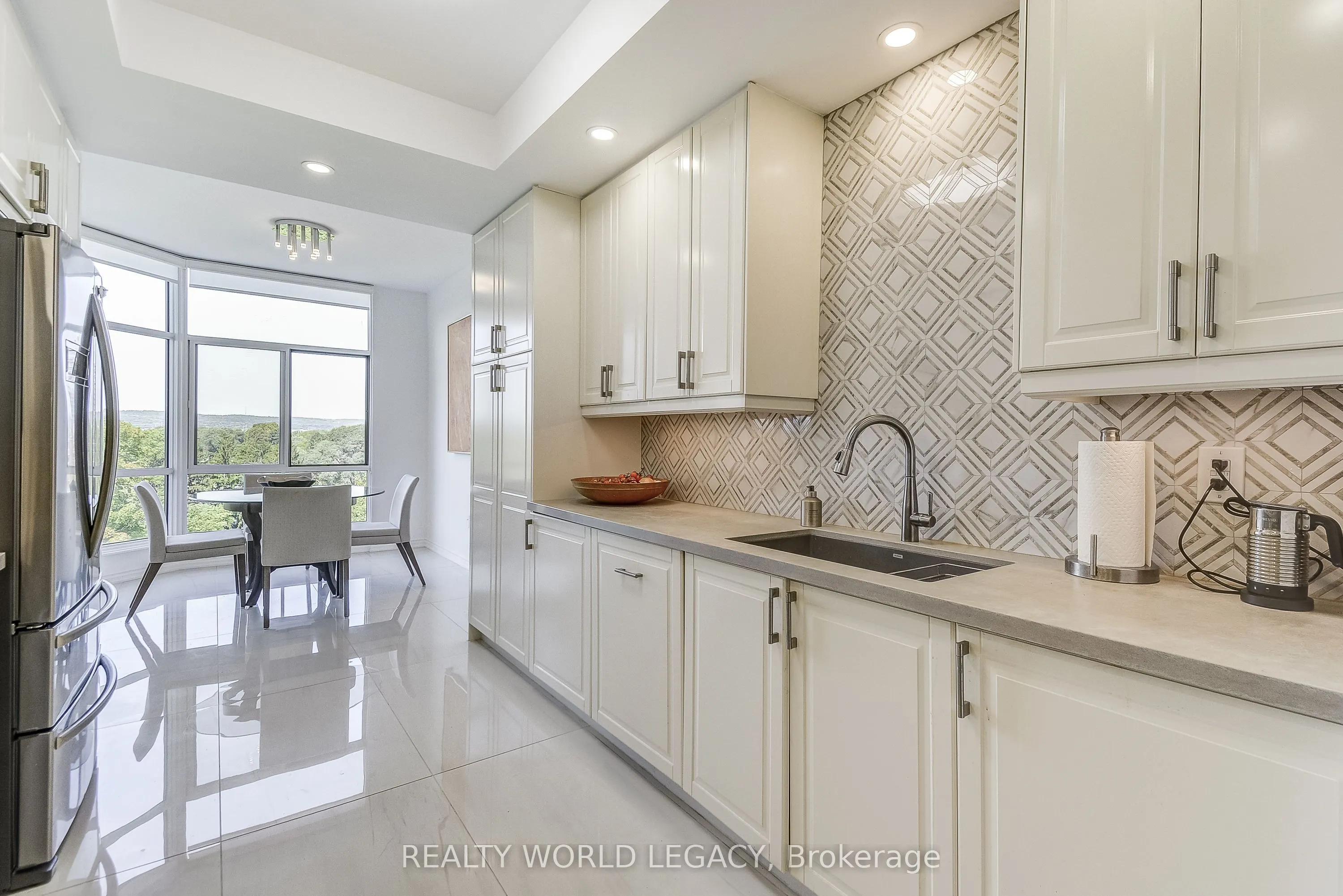 1237 North Shore Boulevard E, #906
