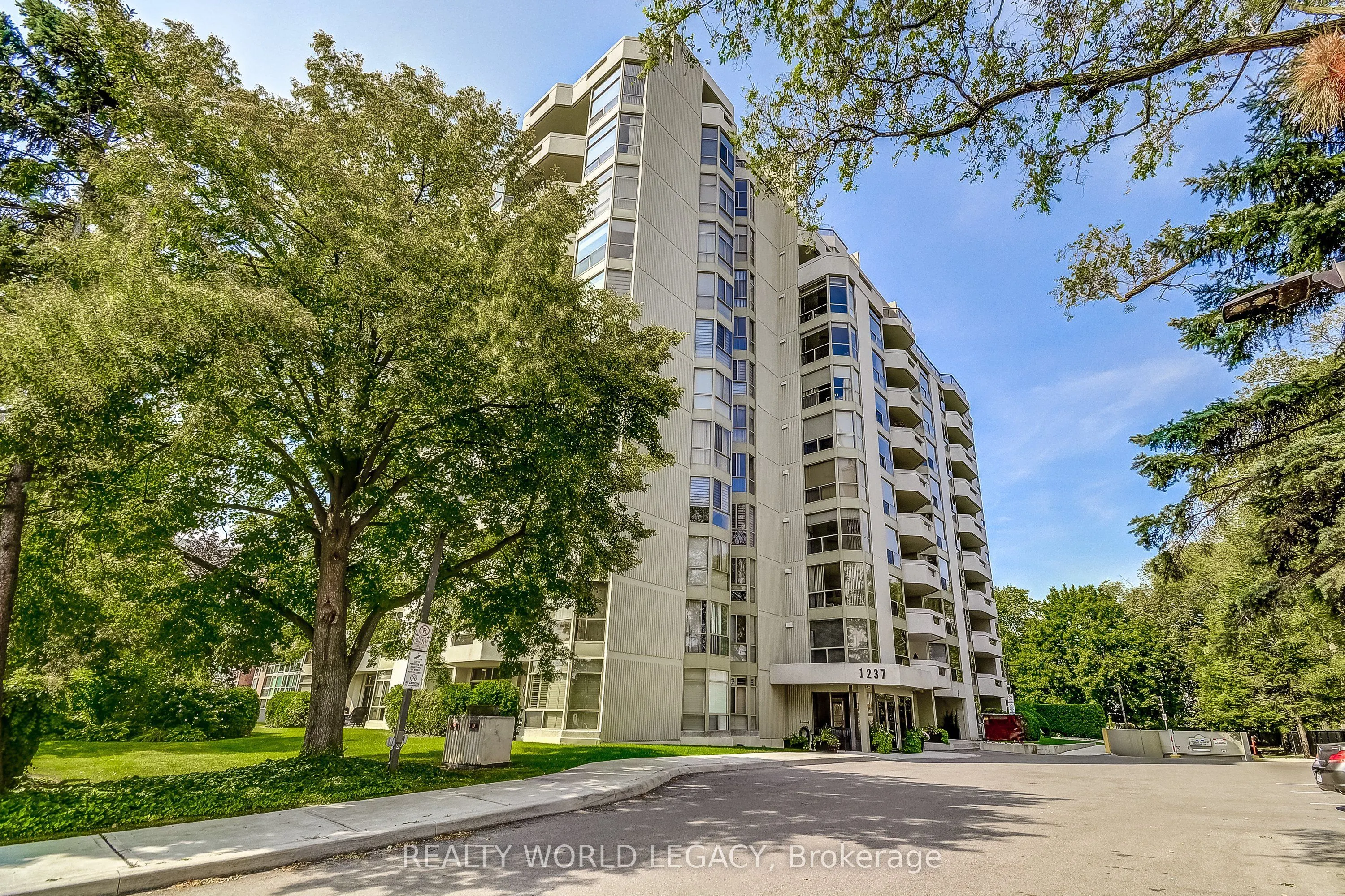 1237 North Shore Boulevard E, #906