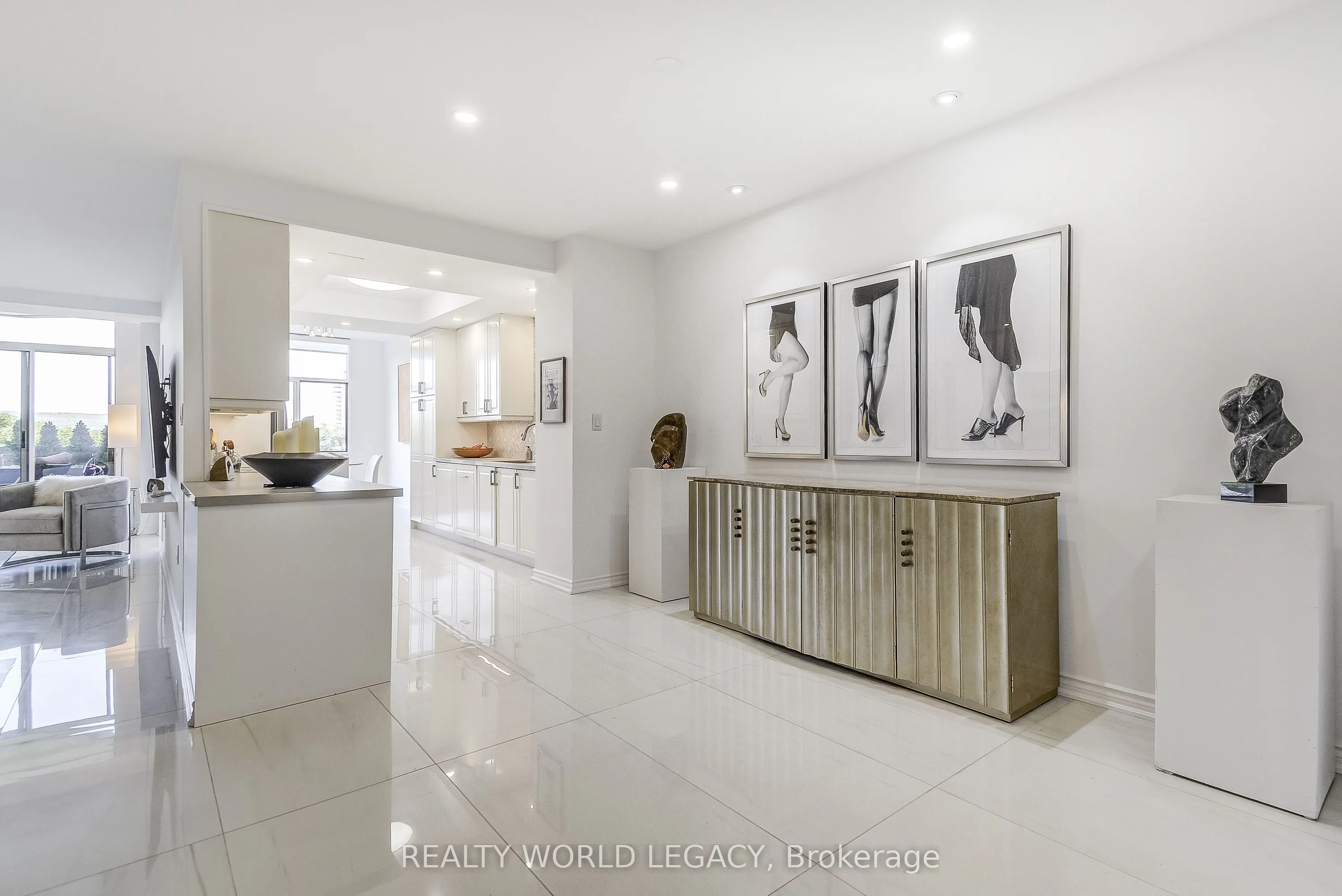 1237 North Shore Boulevard E, #906
