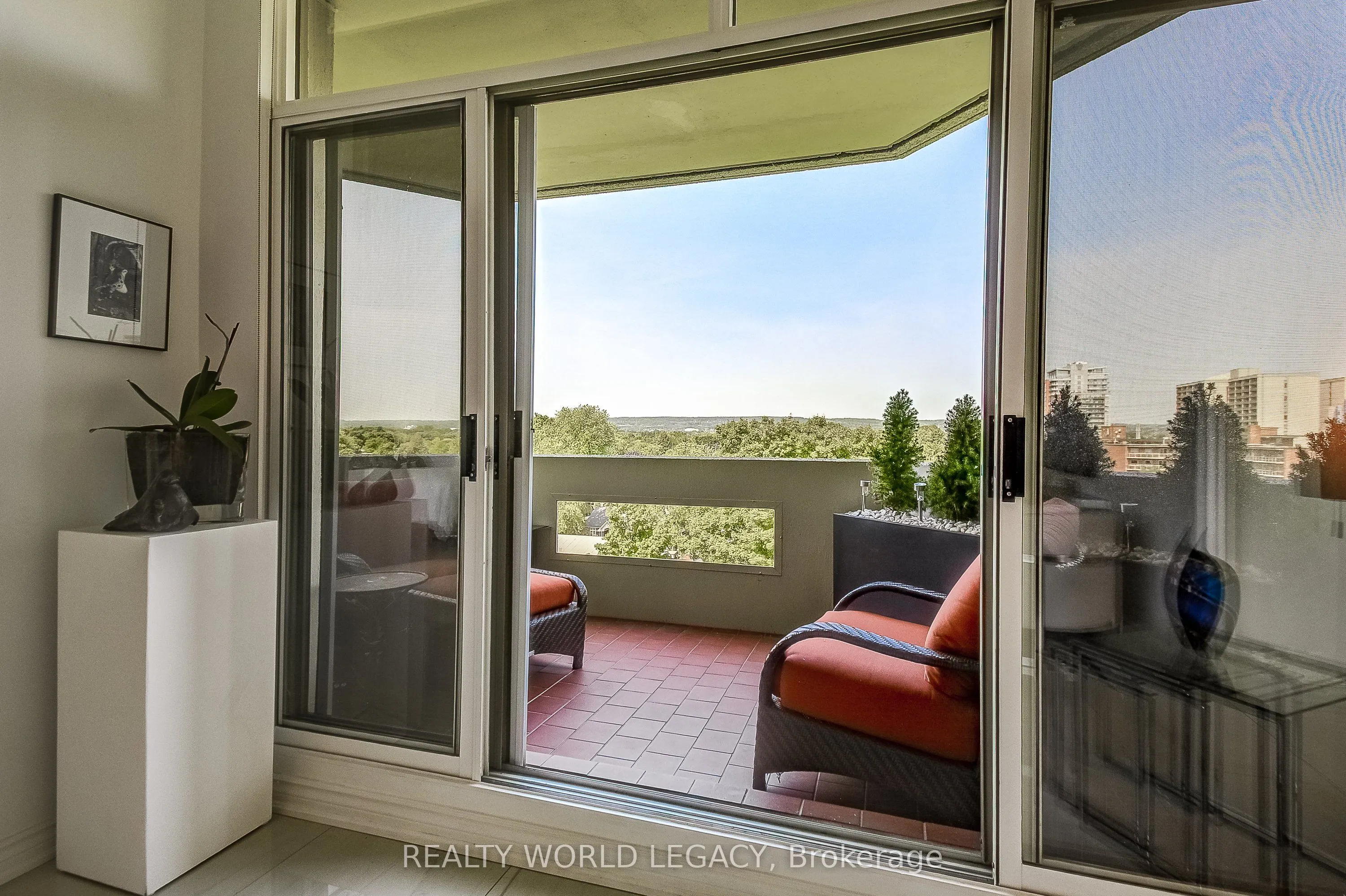 1237 North Shore Boulevard E, #906