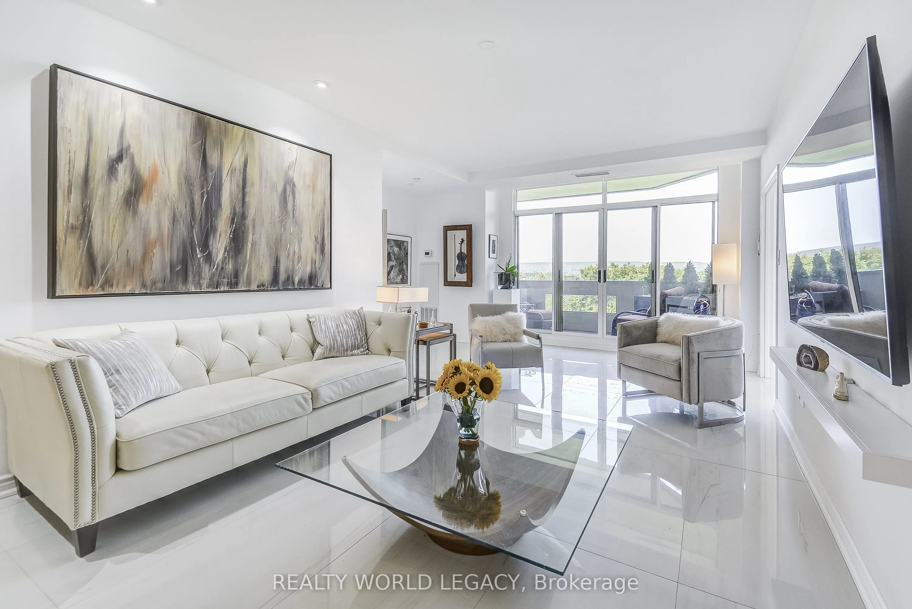 1237 North Shore Boulevard E, #906
