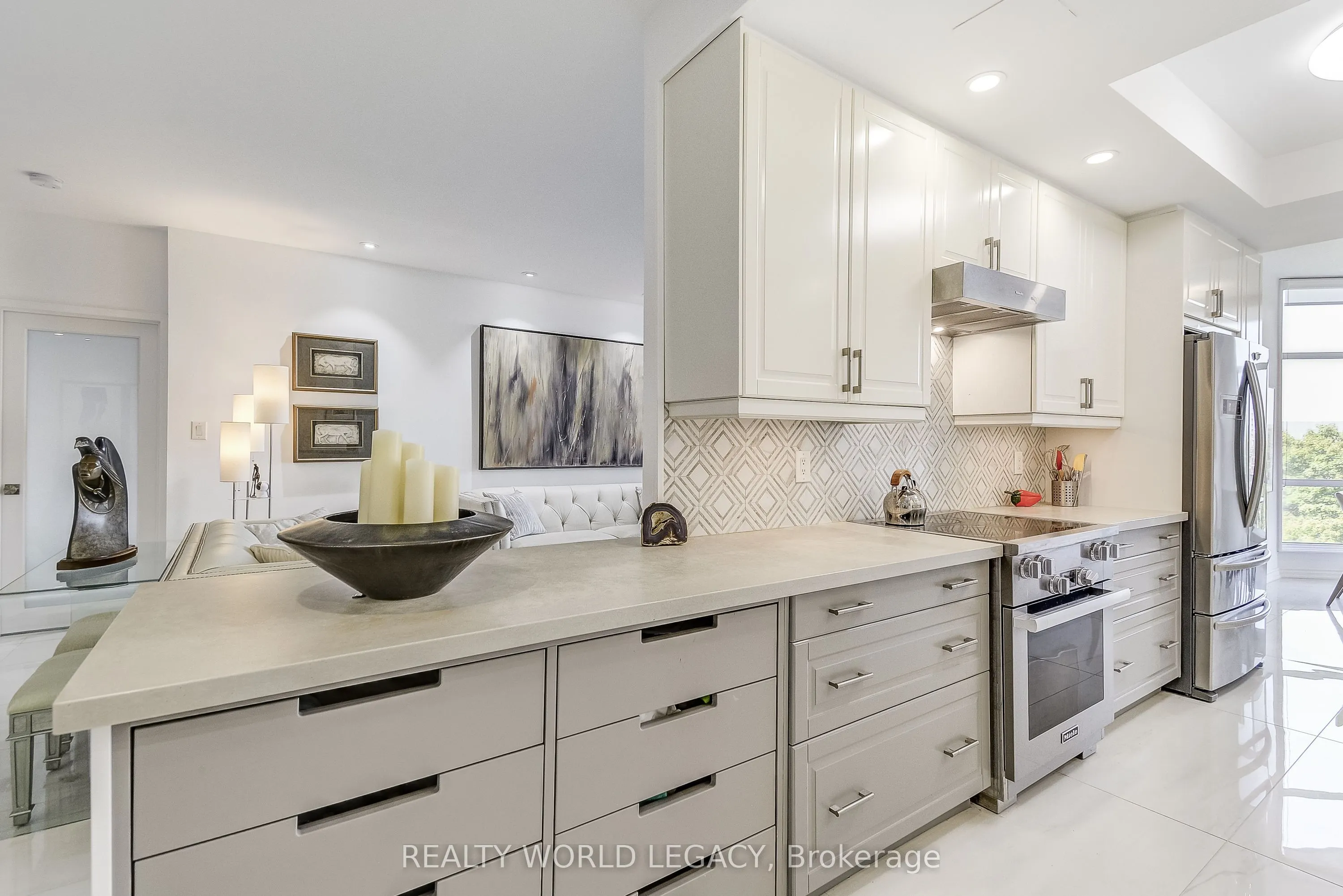 1237 North Shore Boulevard E, #906
