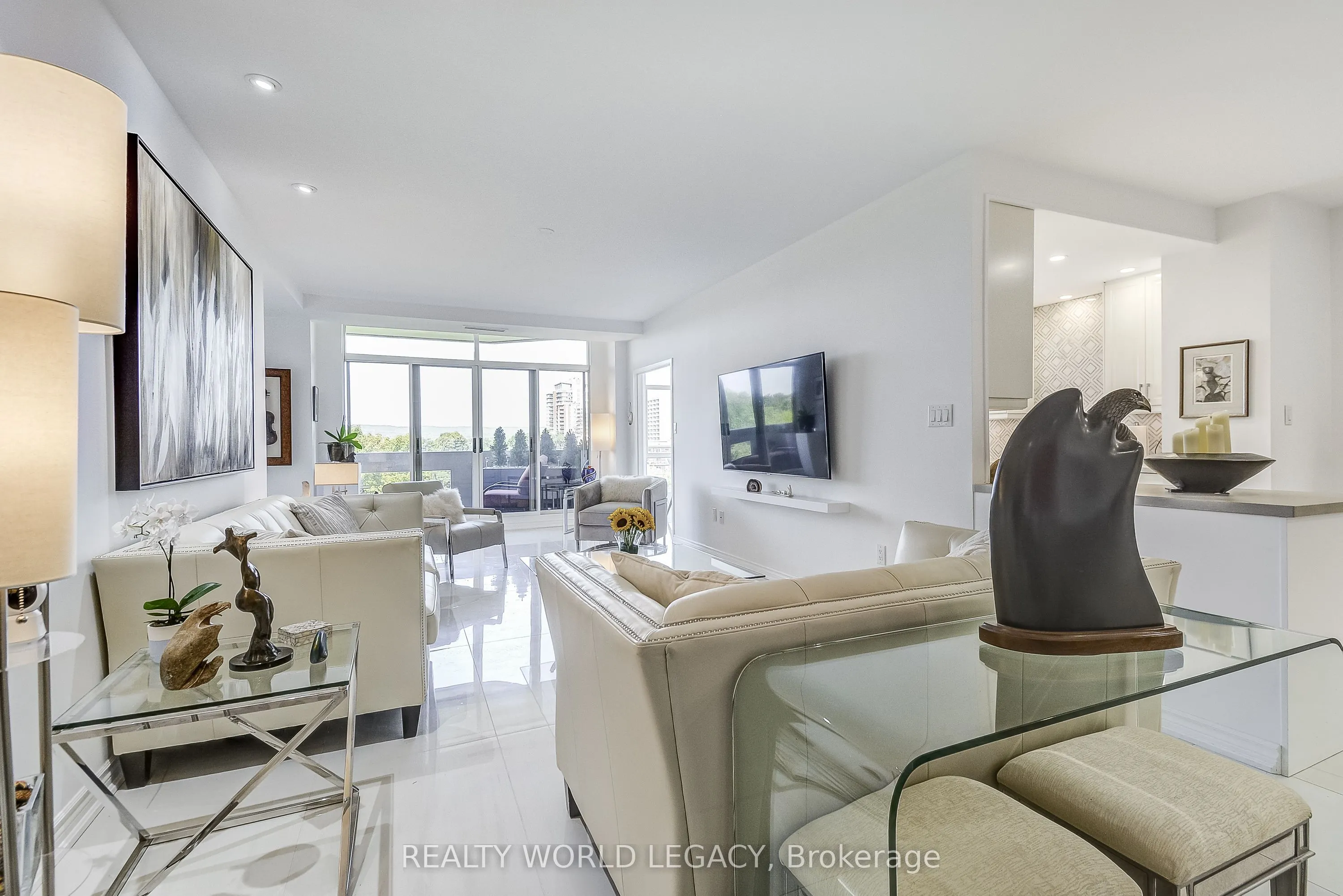 1237 North Shore Boulevard E, #906