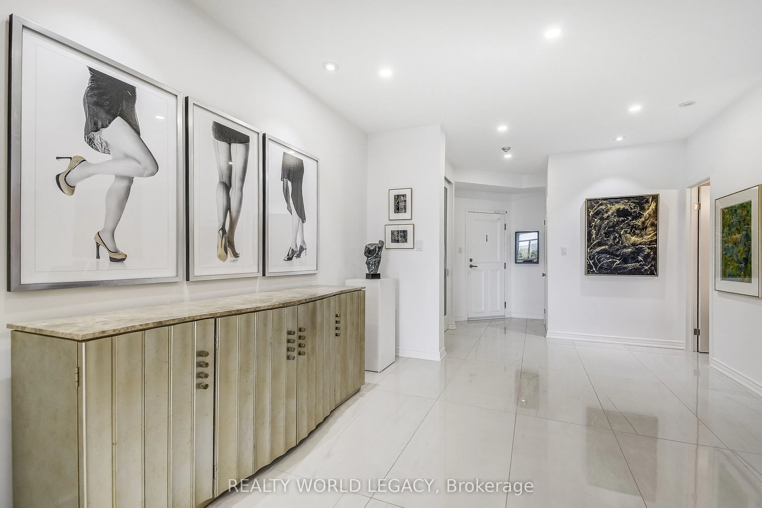 1237 North Shore Boulevard E, #906