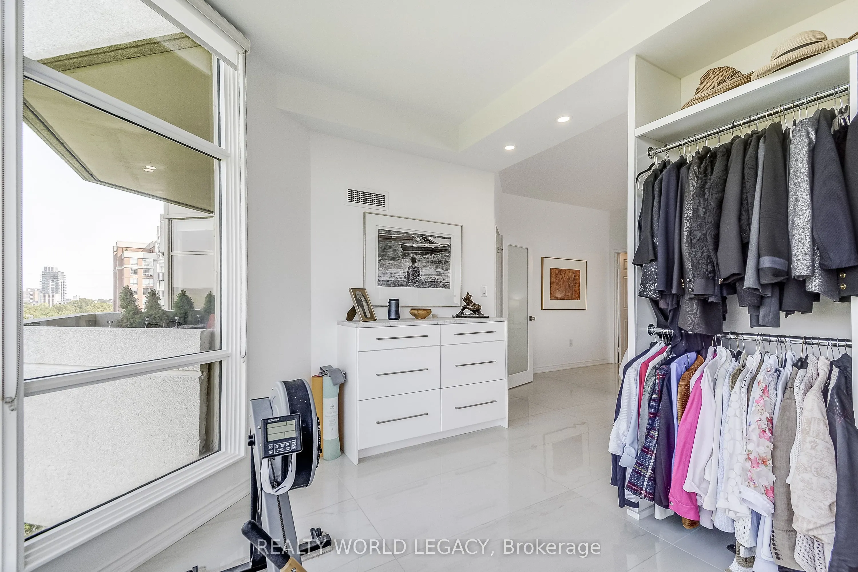 1237 North Shore Boulevard E, #906