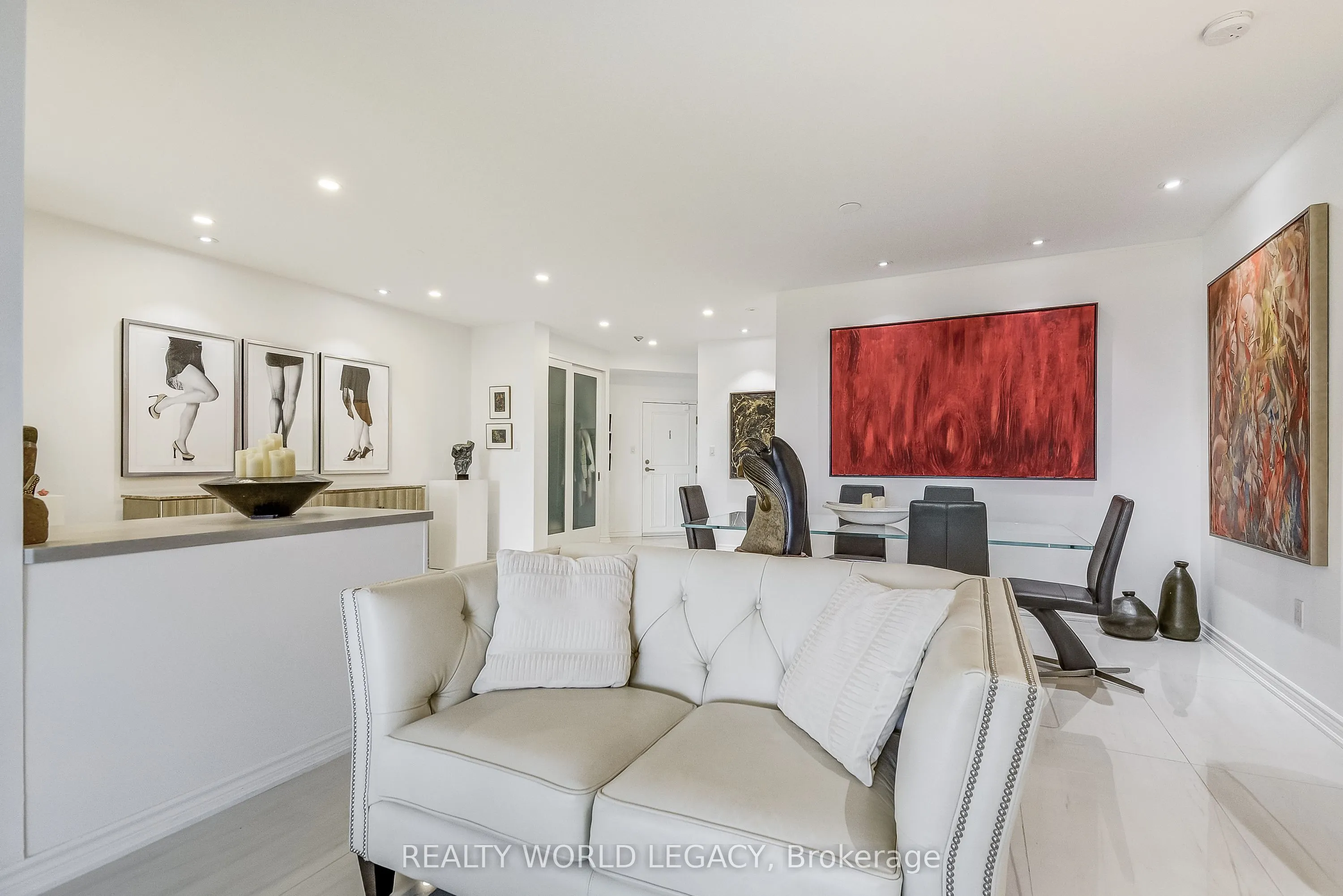 1237 North Shore Boulevard E, #906