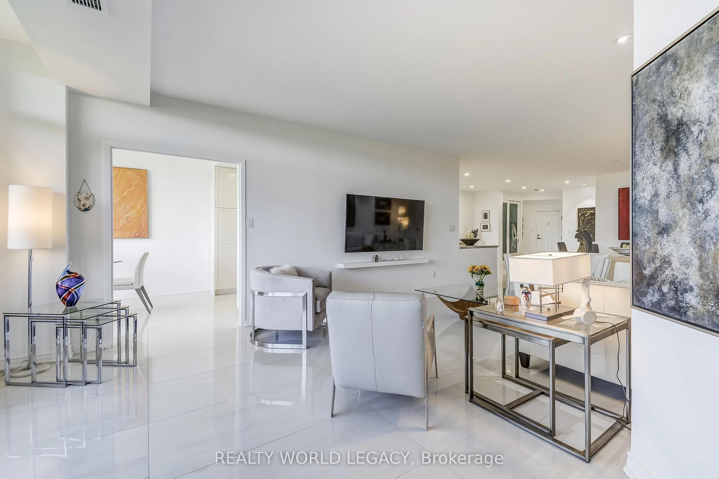 1237 North Shore Boulevard E, #906