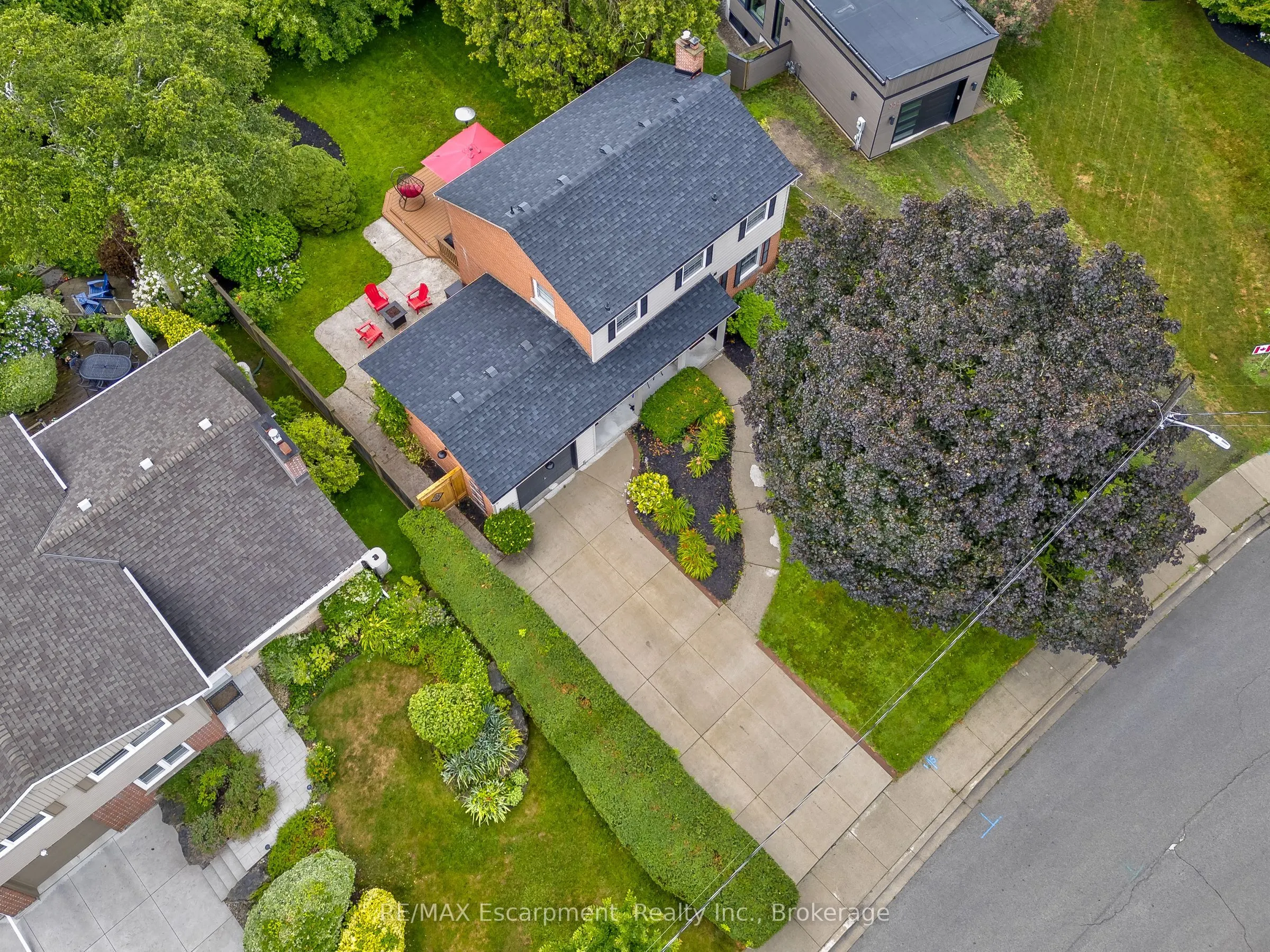 350 East Side Crescent