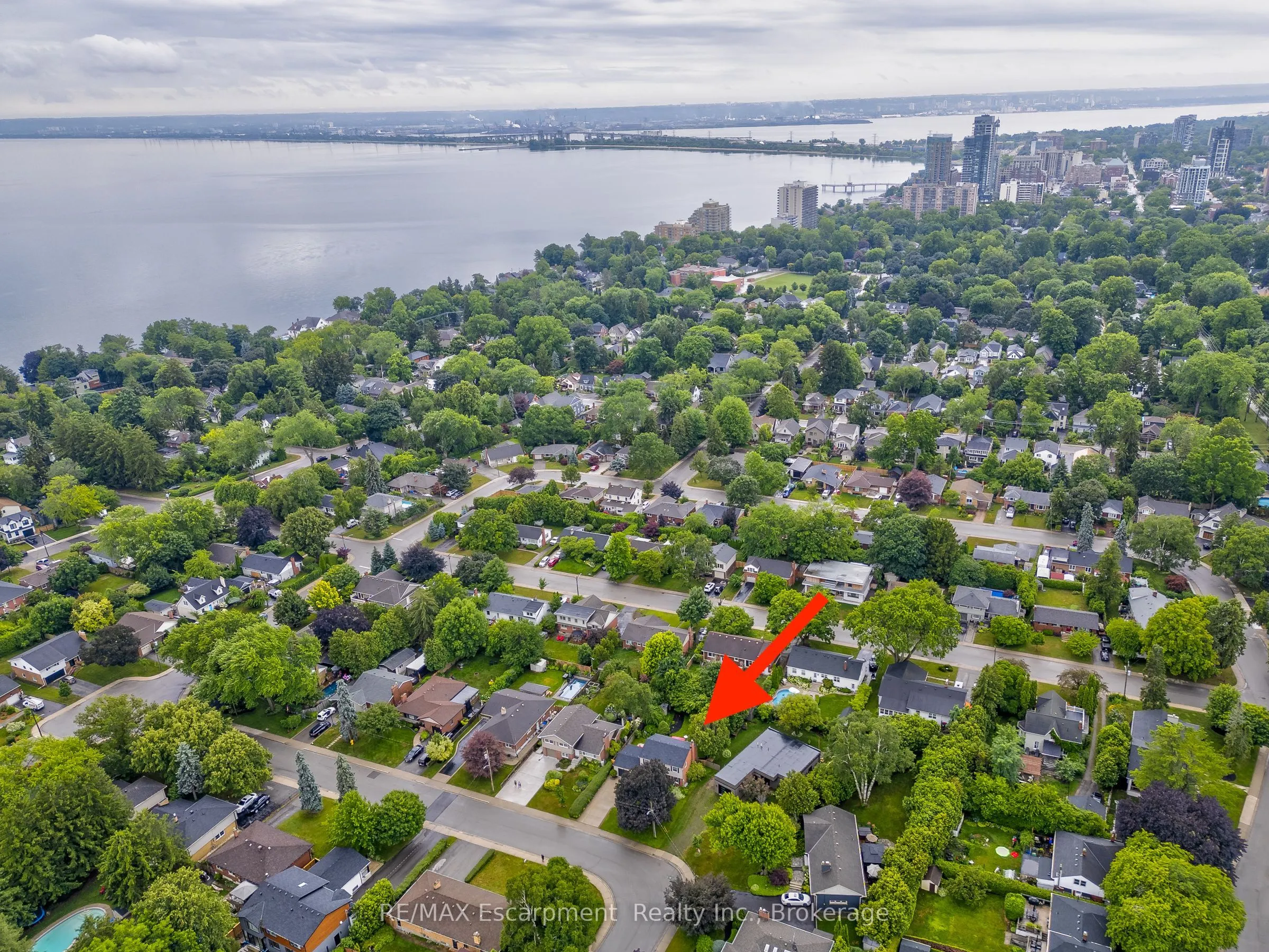 350 East Side Crescent