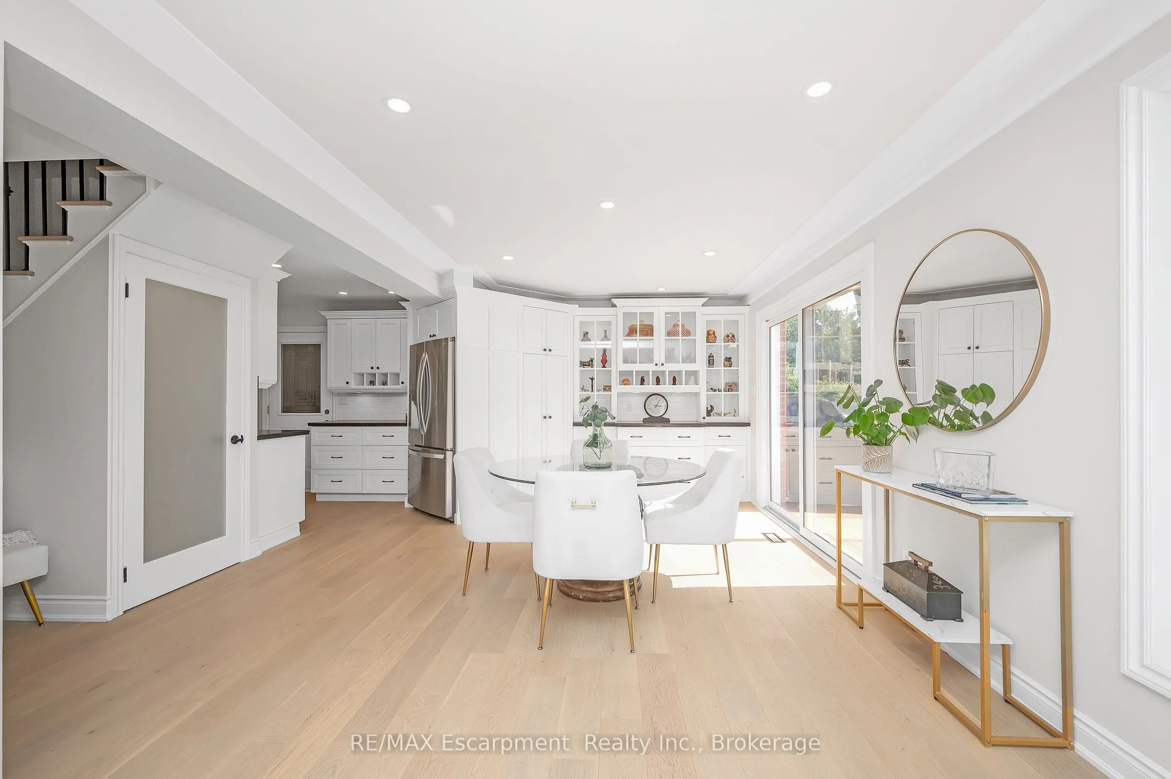 350 East Side Crescent