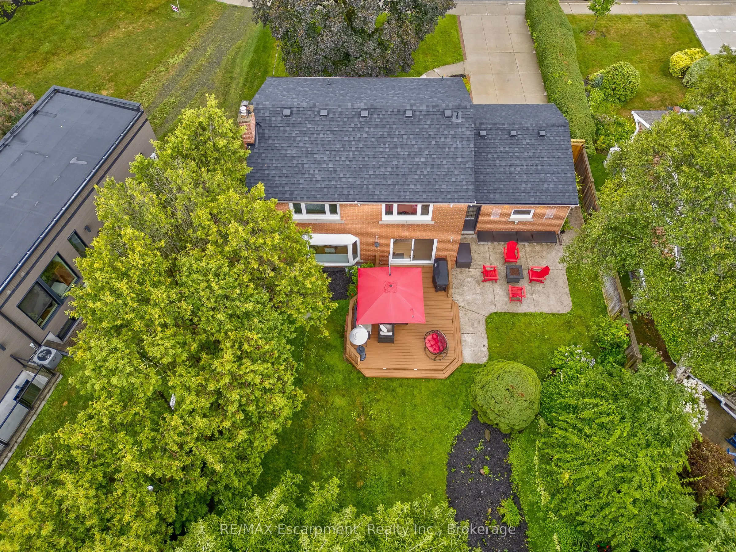 350 East Side Crescent