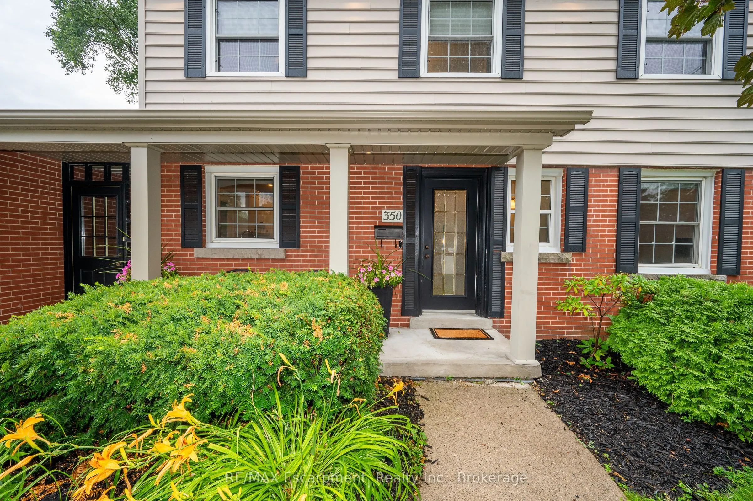 350 East Side Crescent