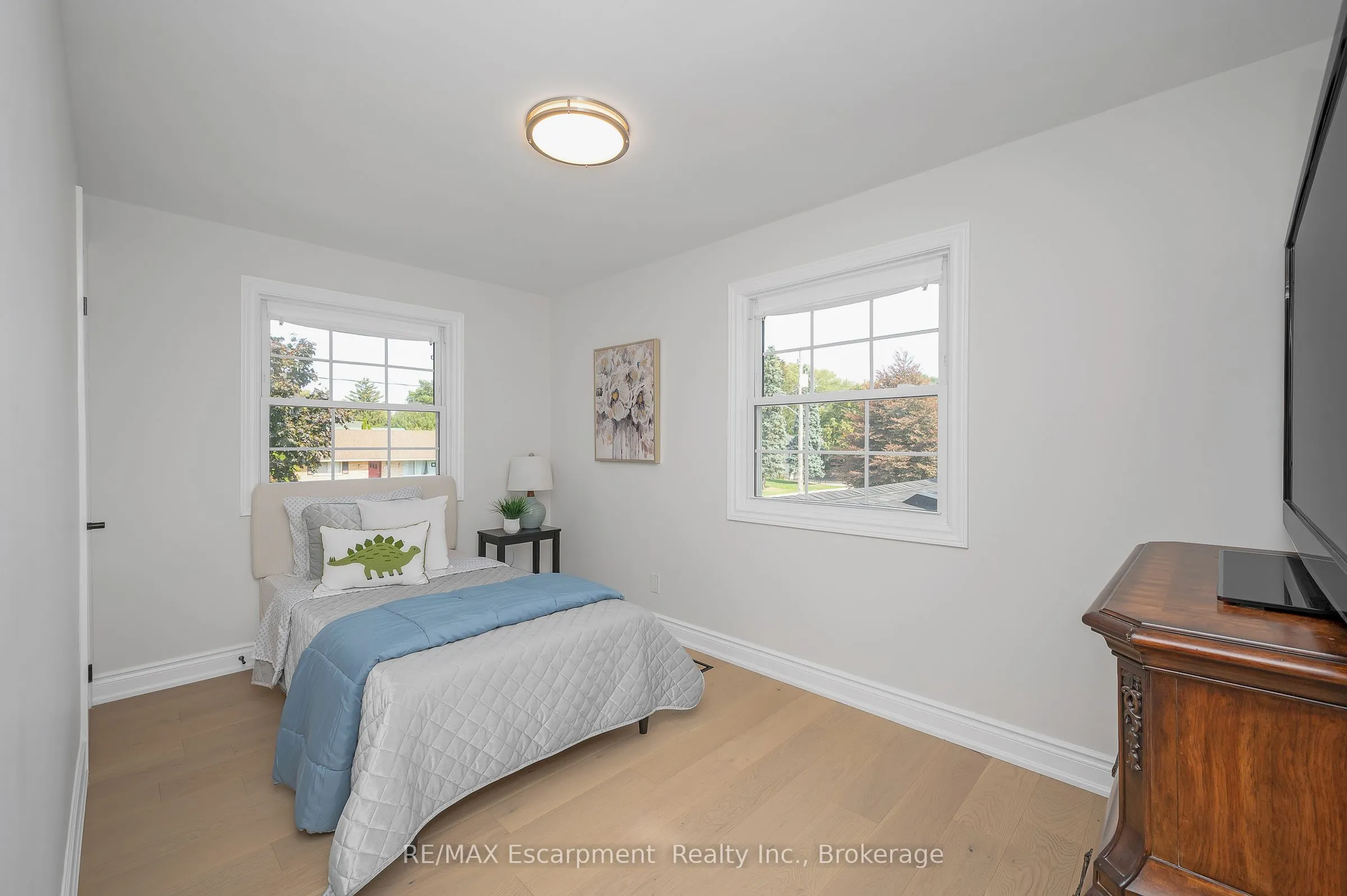 350 East Side Crescent