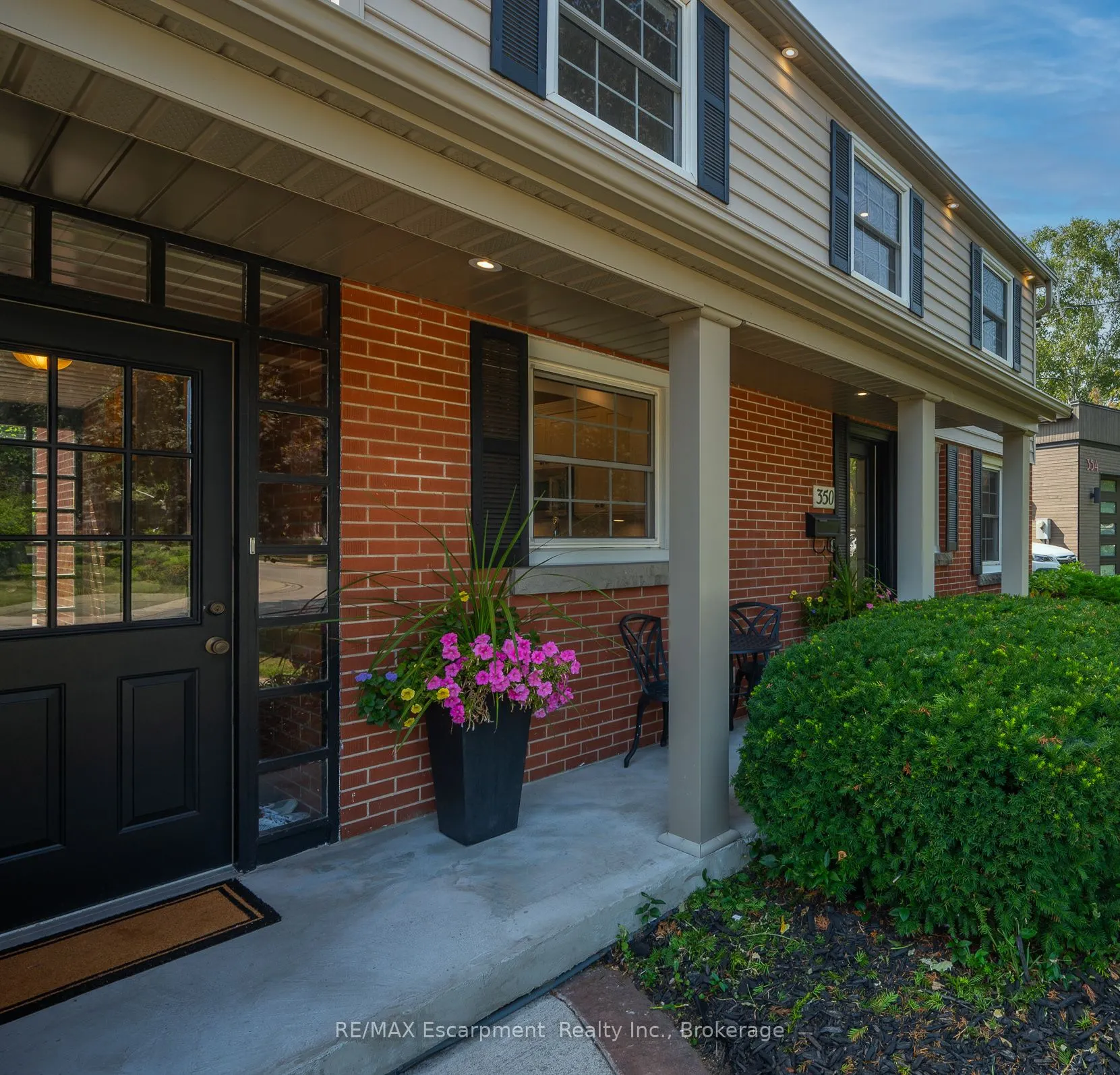 350 East Side Crescent