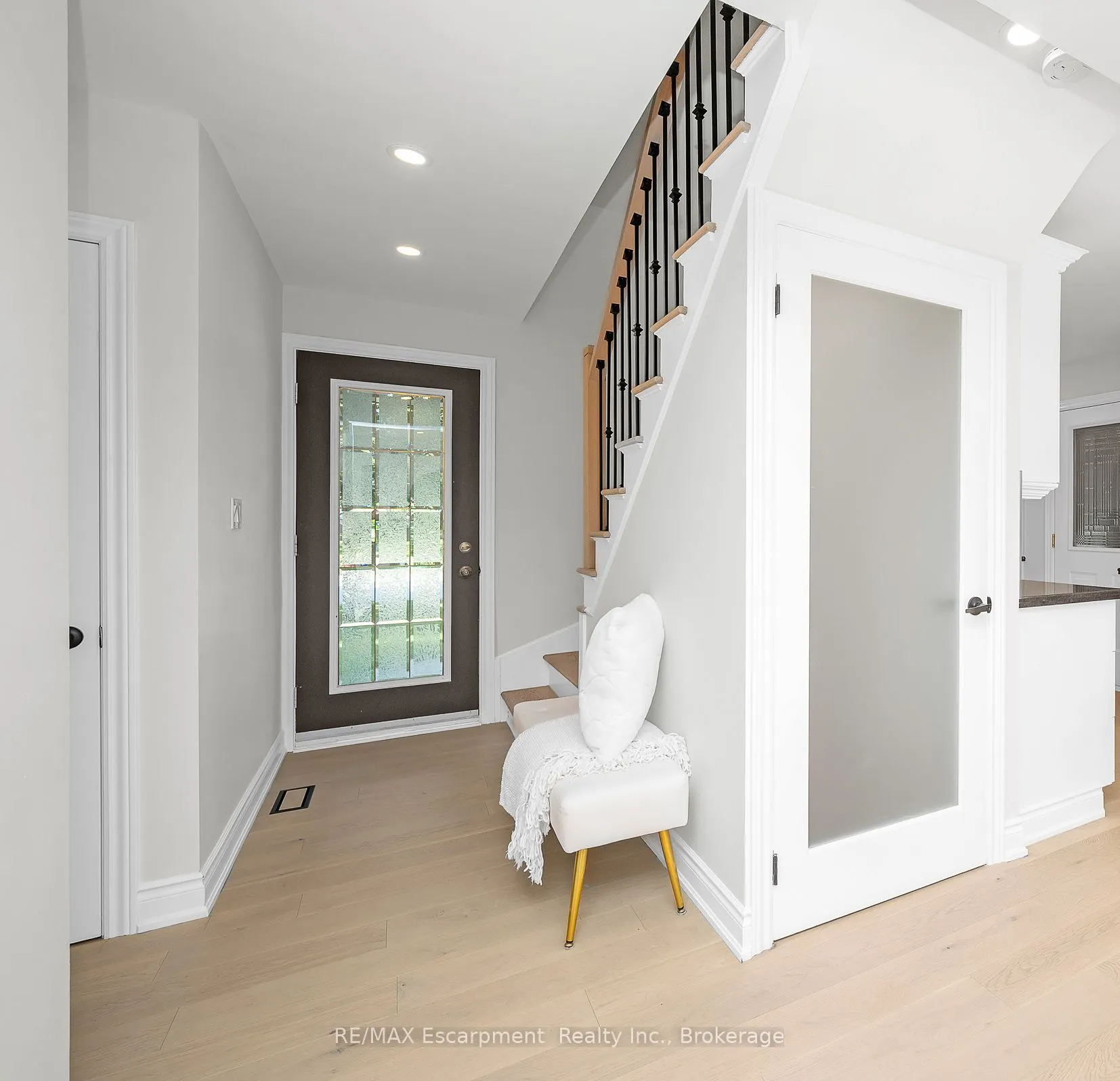 350 East Side Crescent