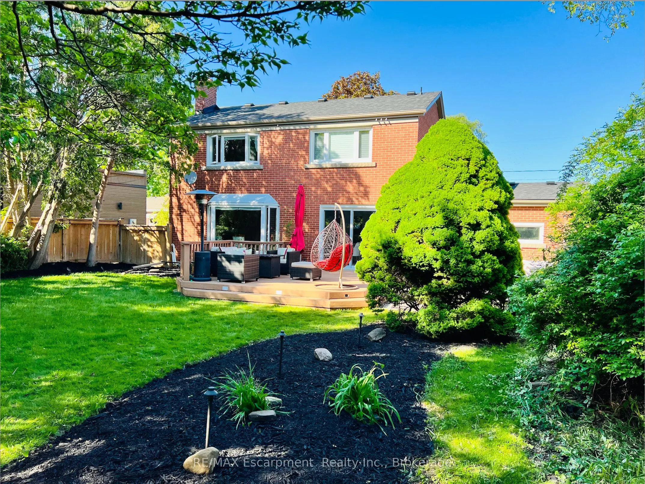 350 East Side Crescent