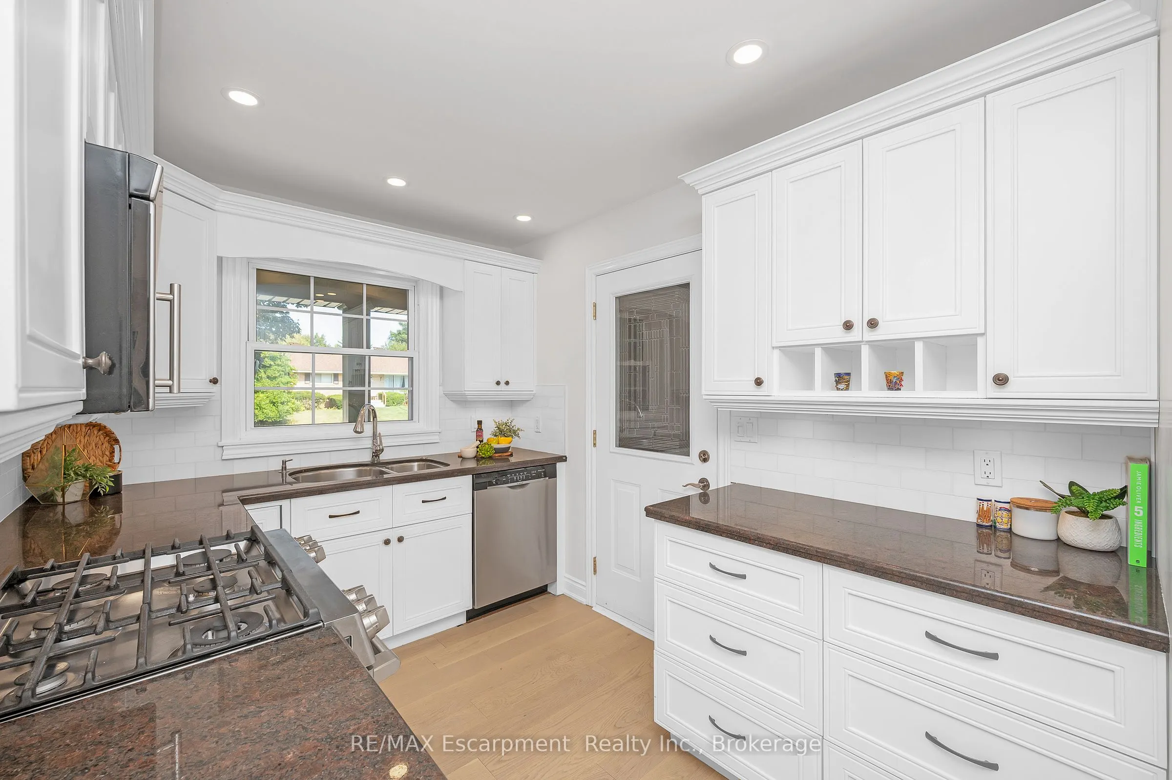 350 East Side Crescent