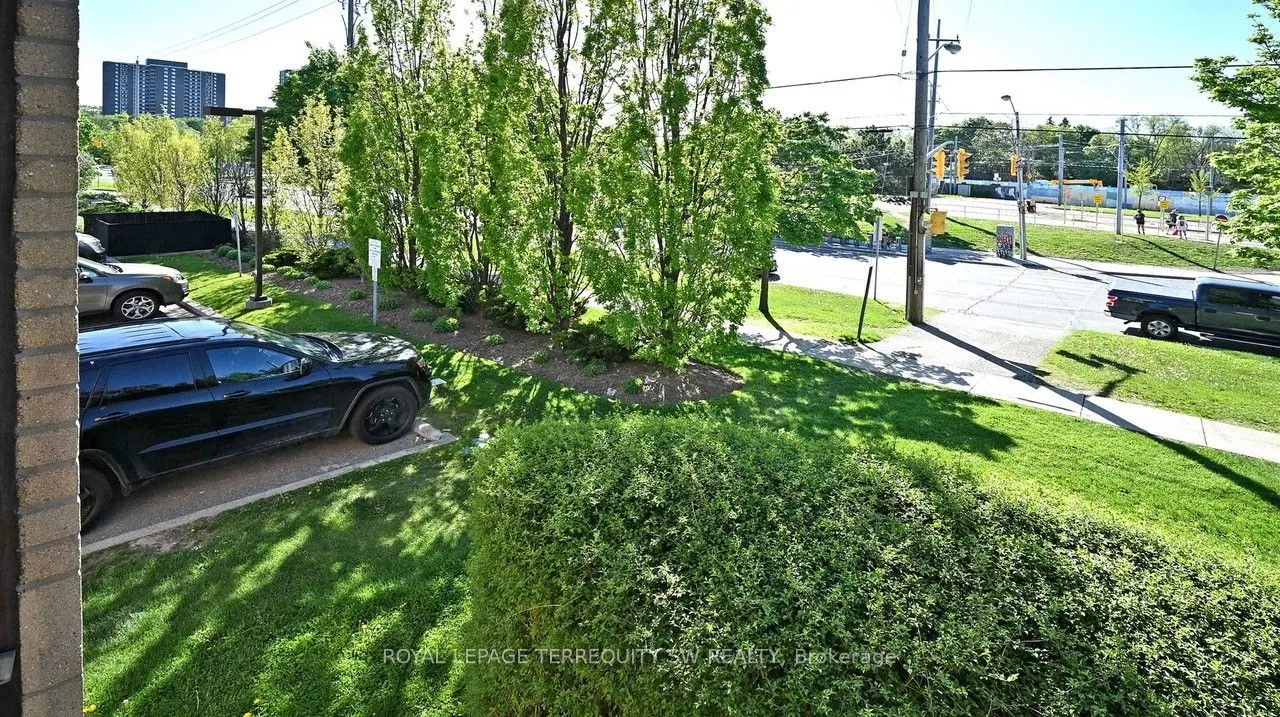 3835 Lake Shore Boulevard W, #210