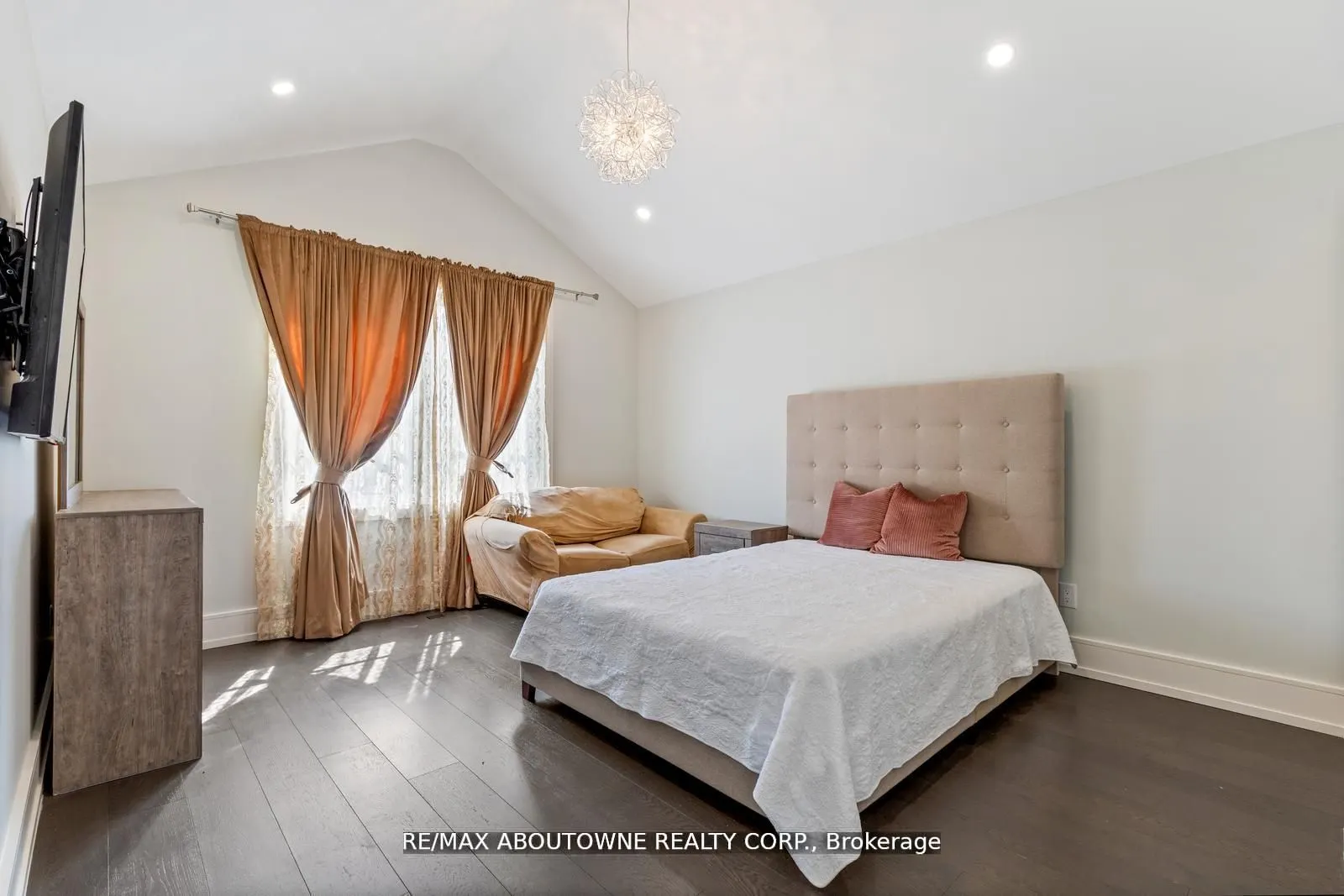 265 Woodale Avenue, #Upper