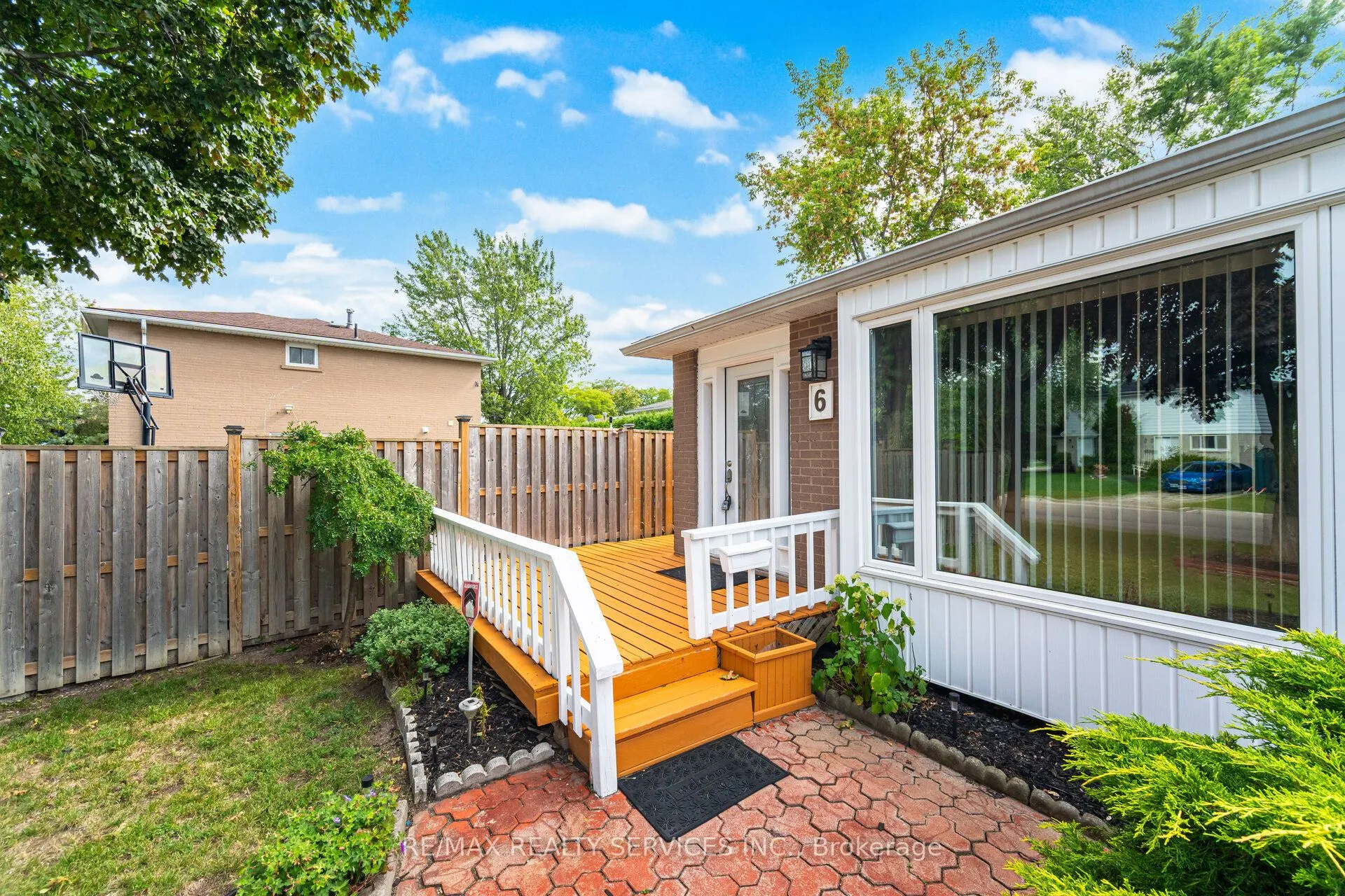 6 Glenmore Crescent