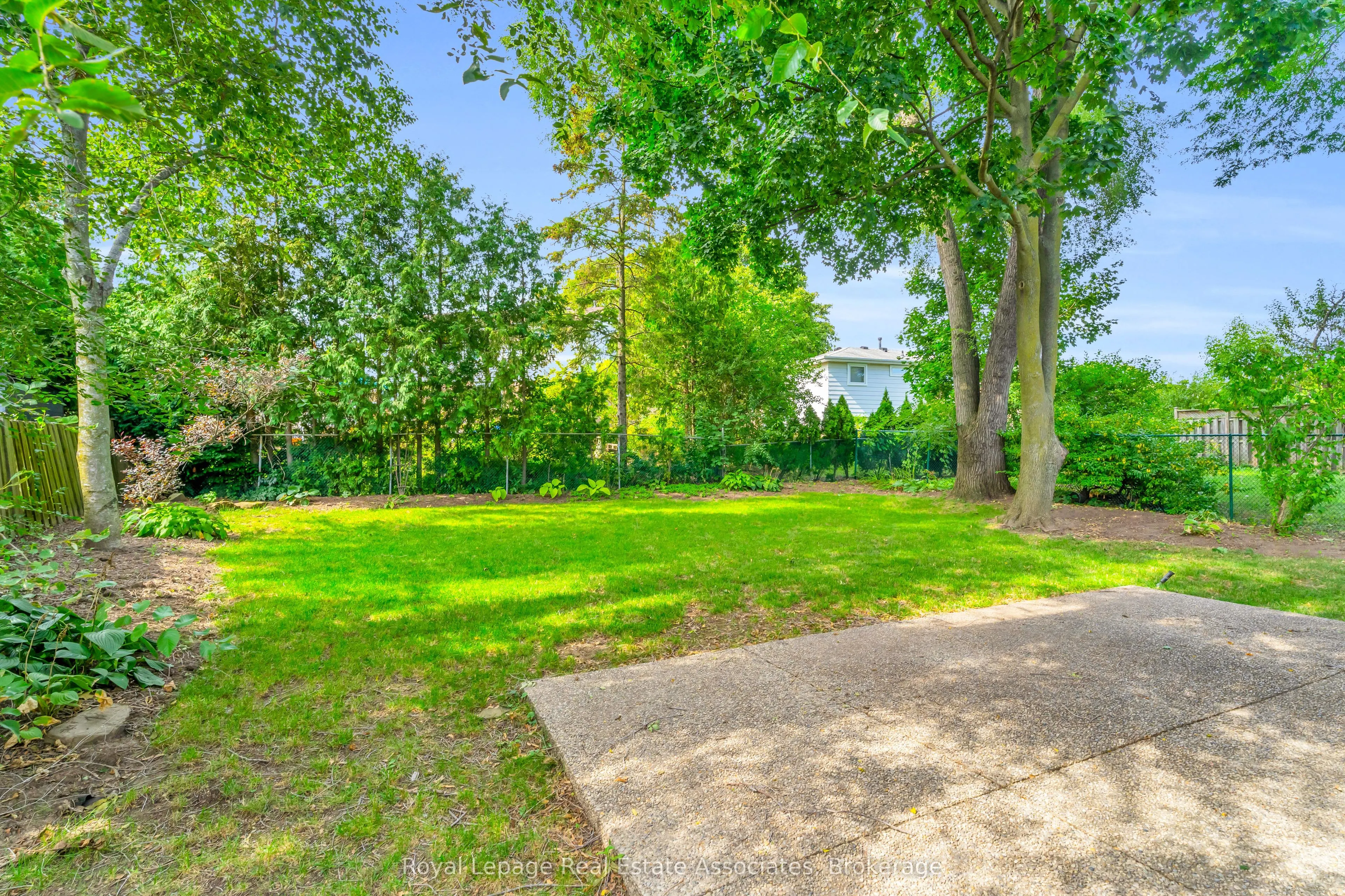 1274 Richards Crescent