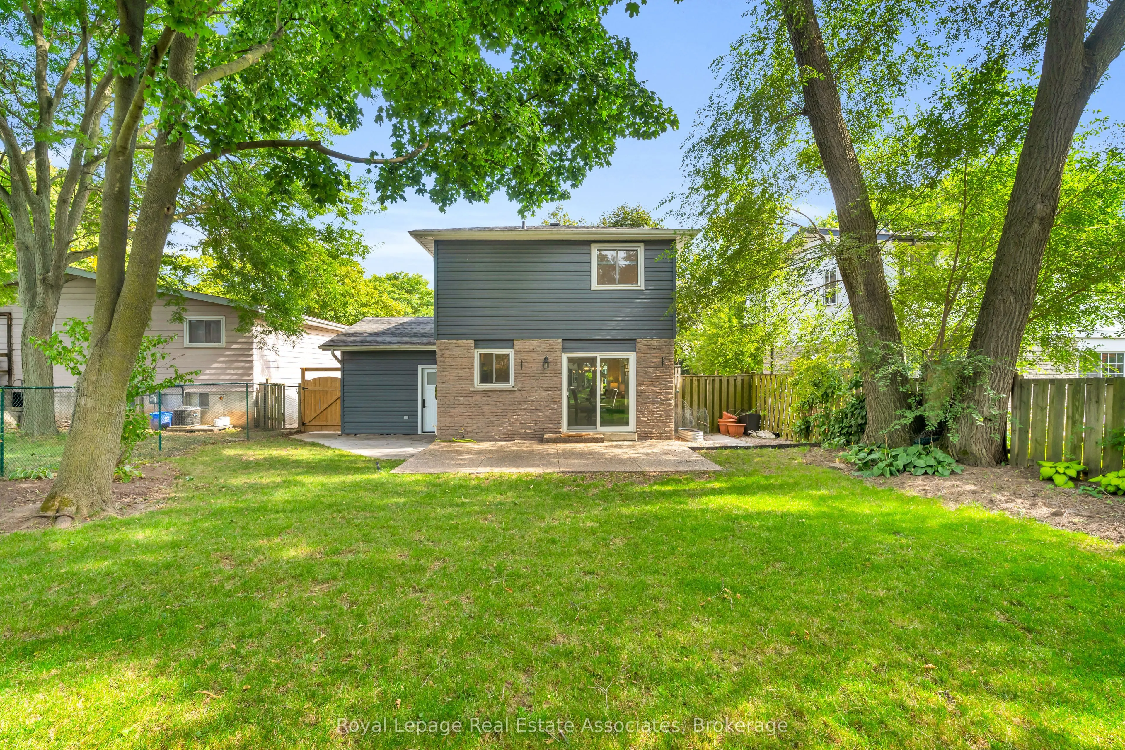 1274 Richards Crescent