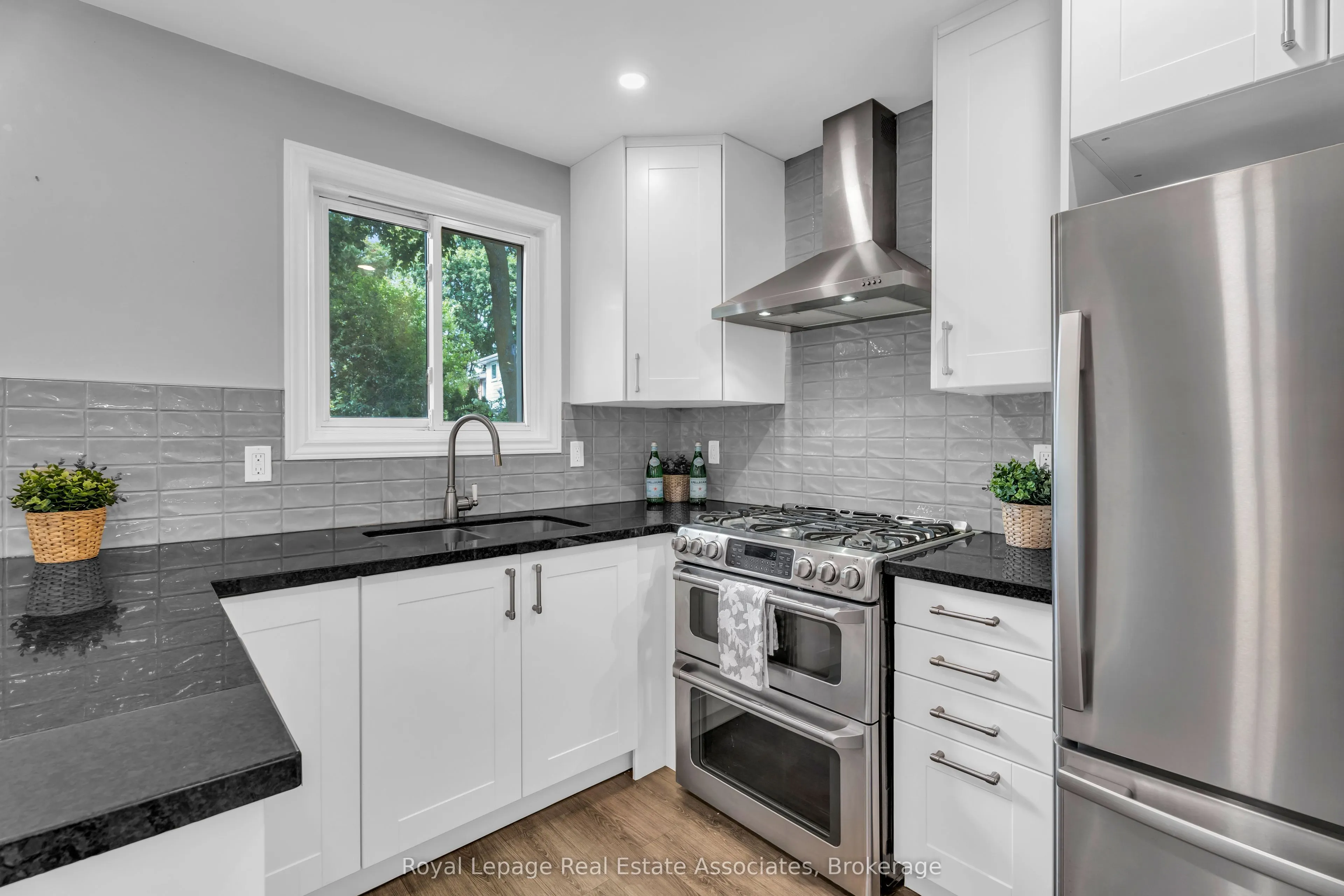 1274 Richards Crescent