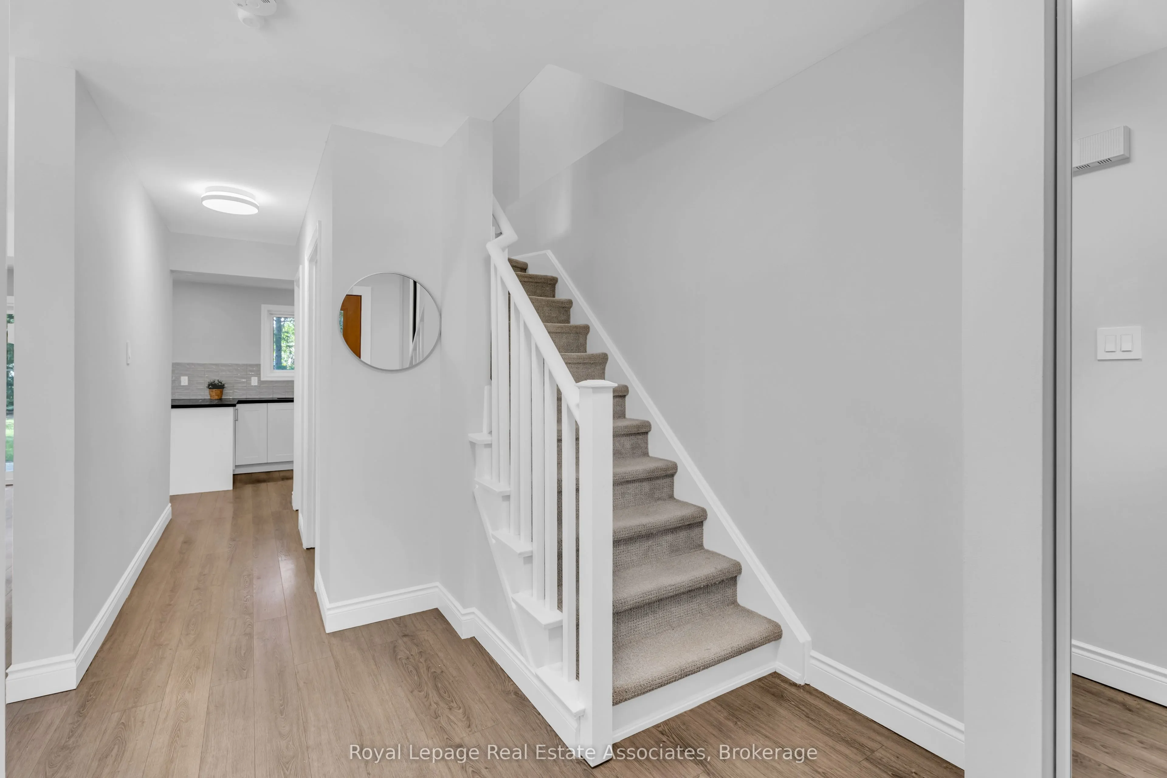 1274 Richards Crescent