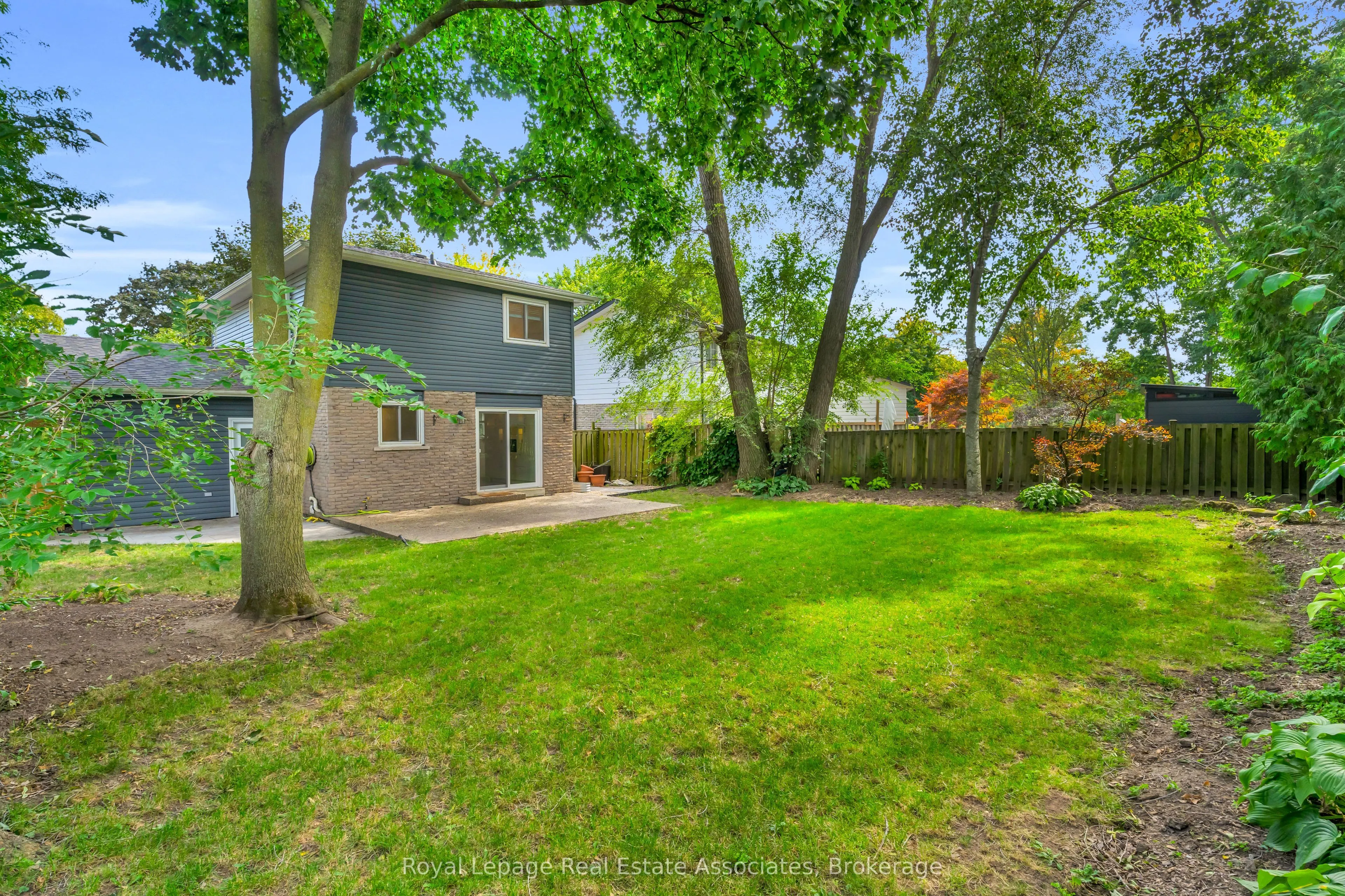 1274 Richards Crescent