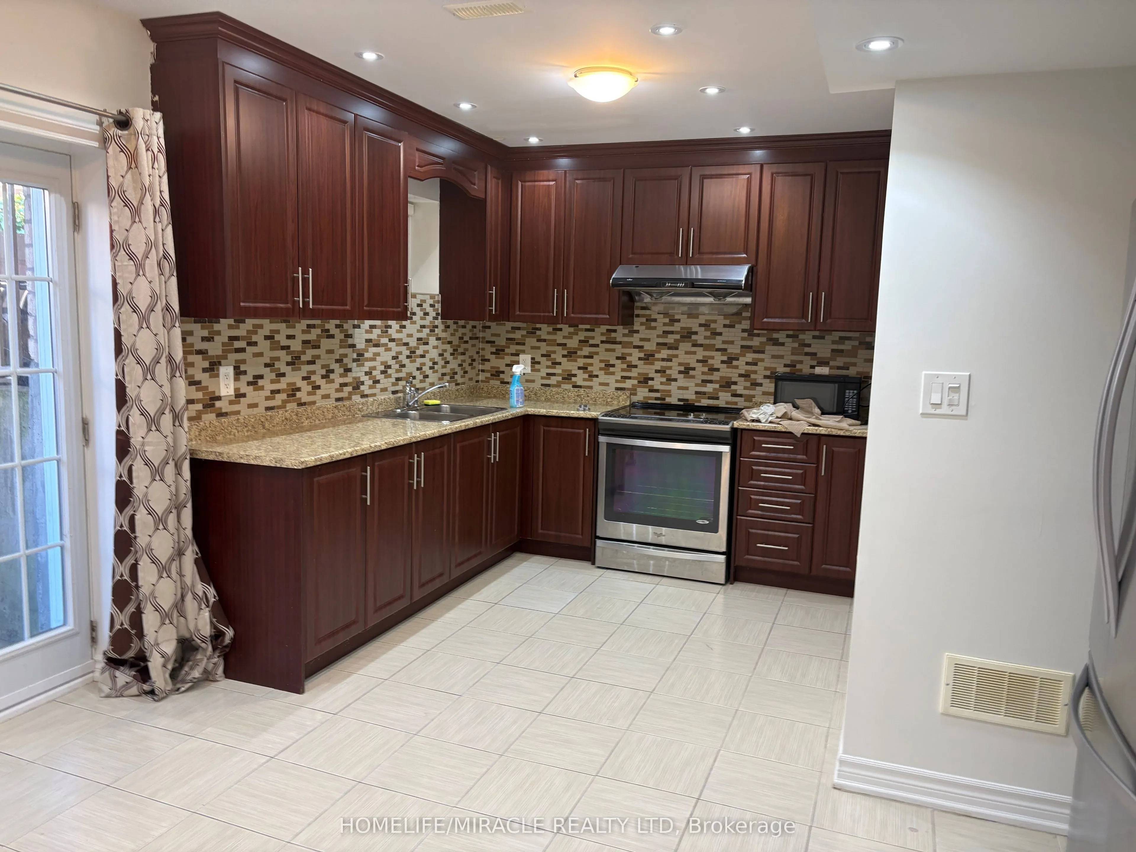 93 Thornbush Boulevard