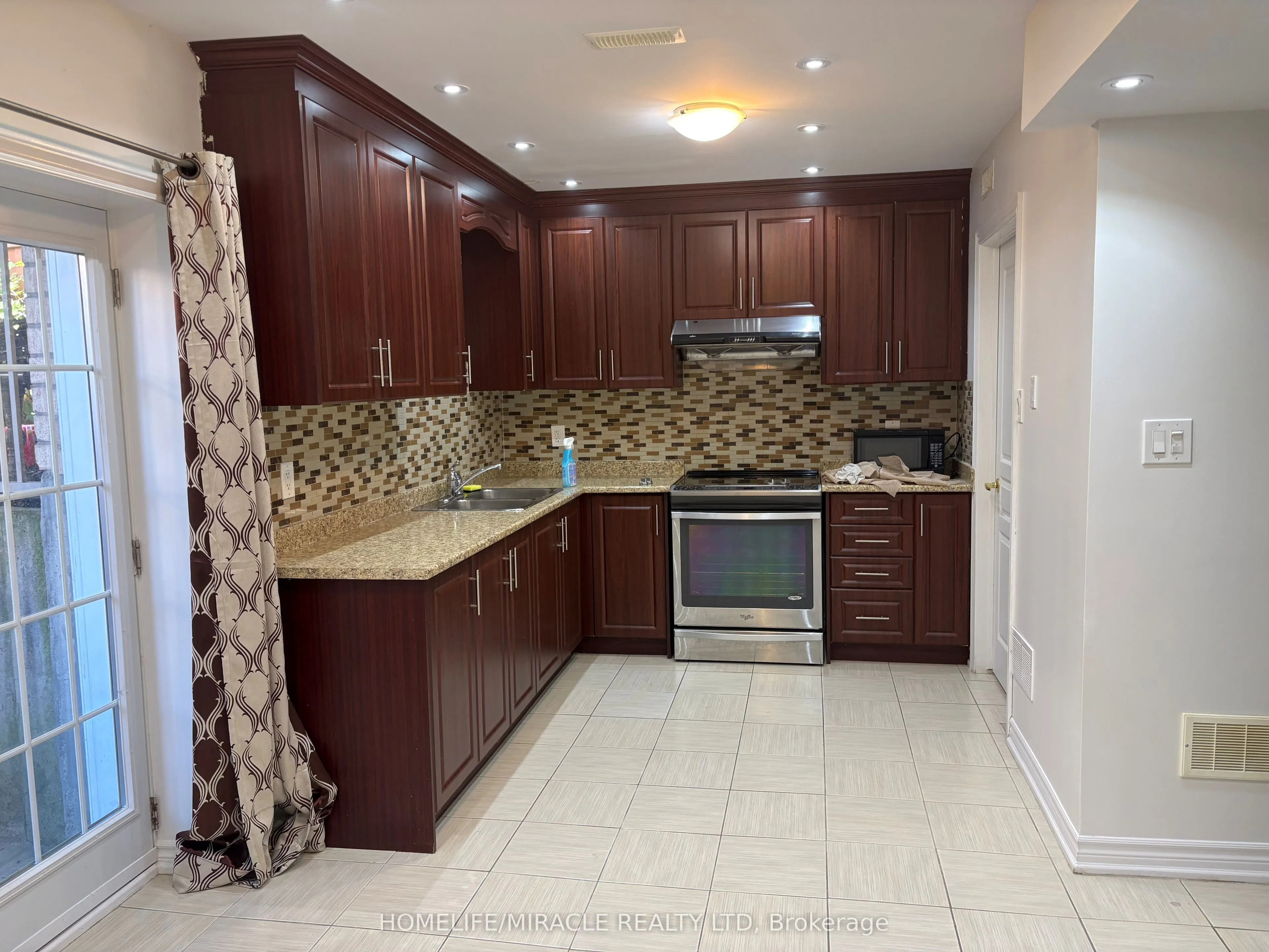 93 Thornbush Boulevard