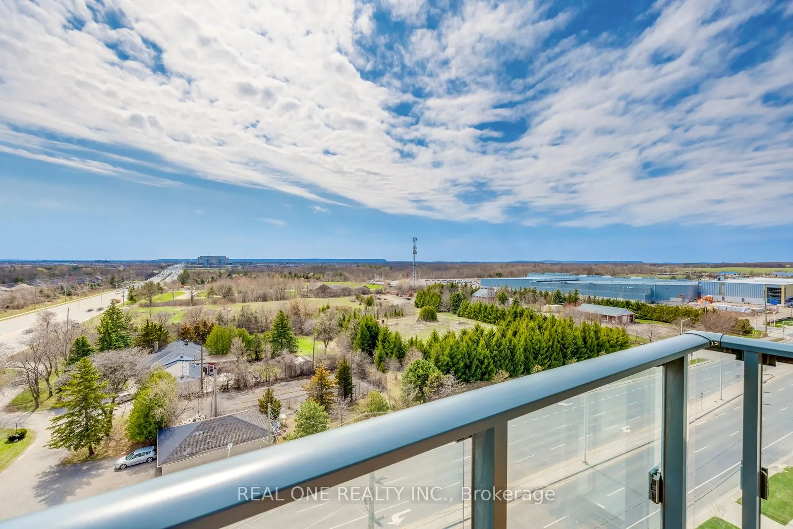 509 Dundas Street W, #815