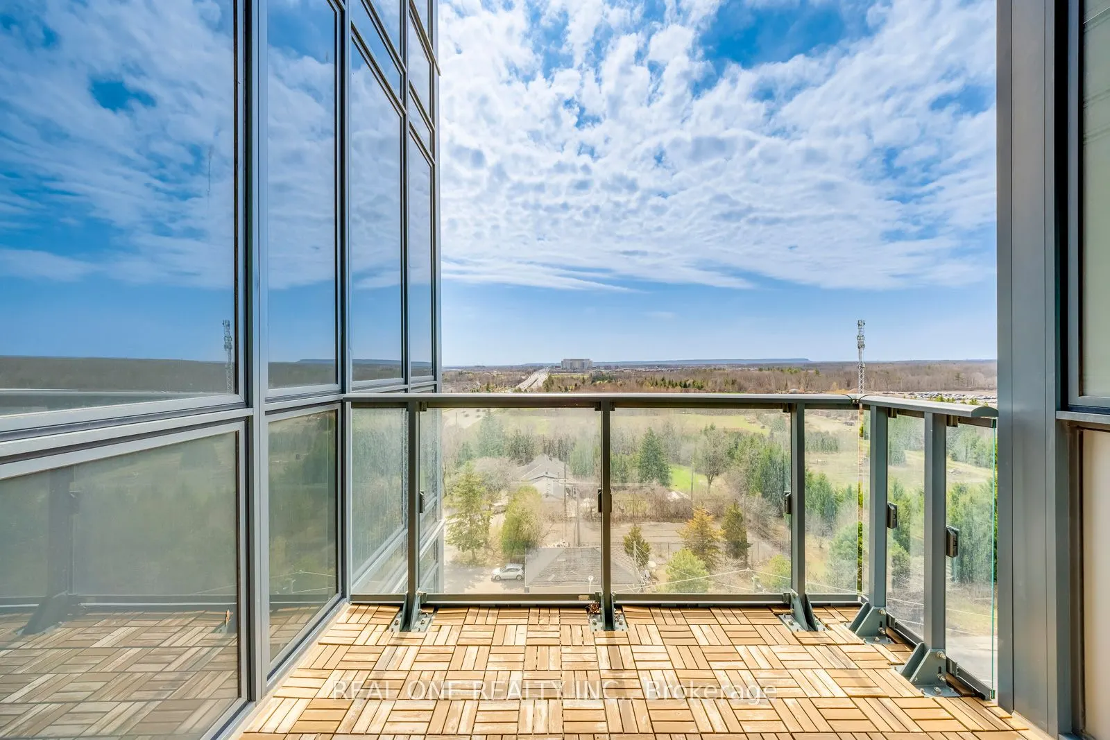 509 Dundas Street W, #815